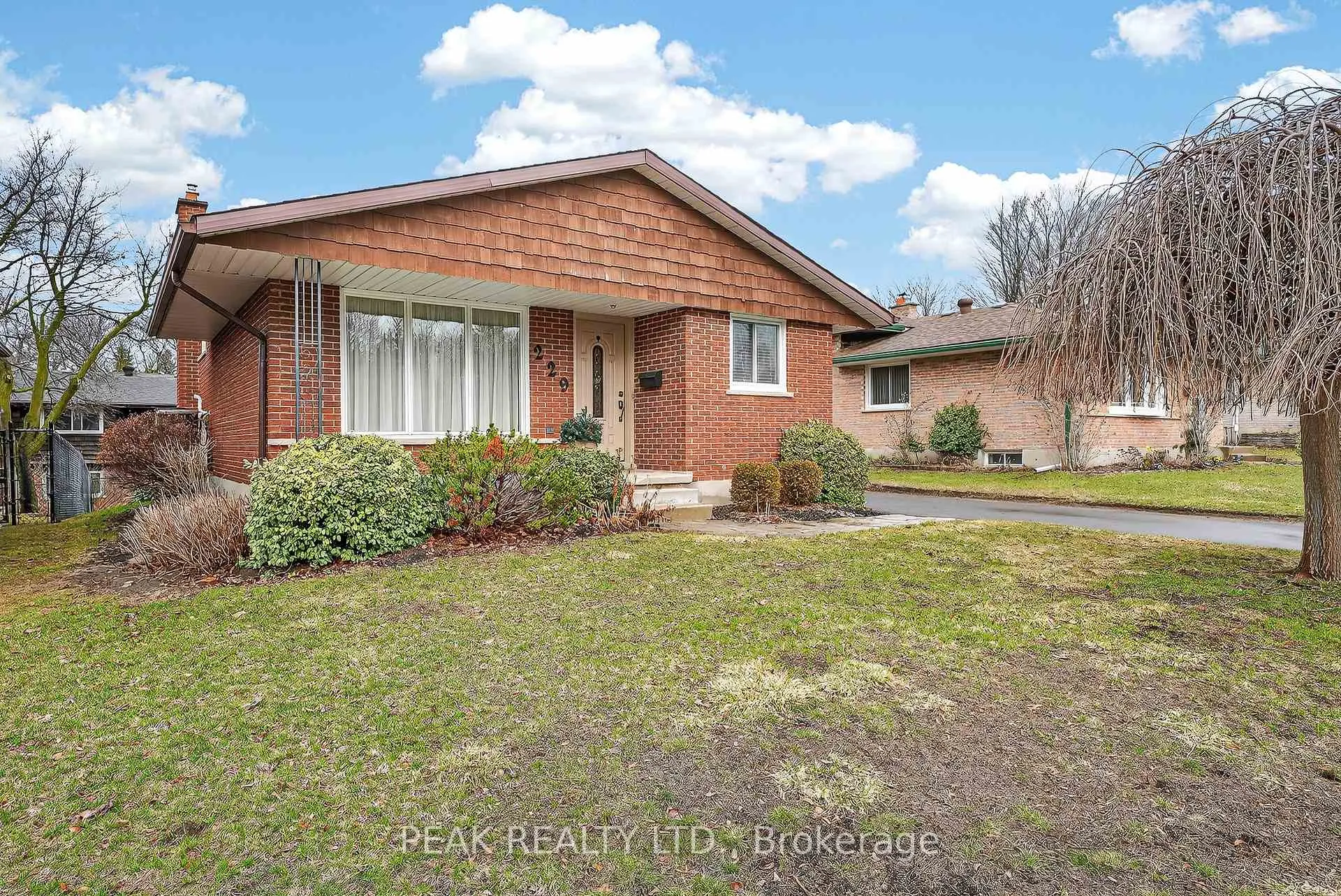 Photo 2 of 229 Laurentian Drive, Kitchener — HOMEH