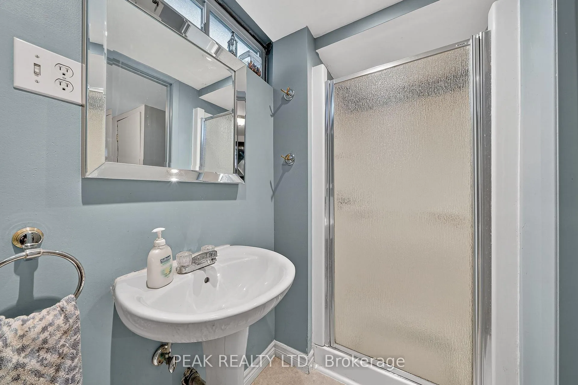 Photo 23 of 229 Laurentian Drive, Kitchener — HOMEH