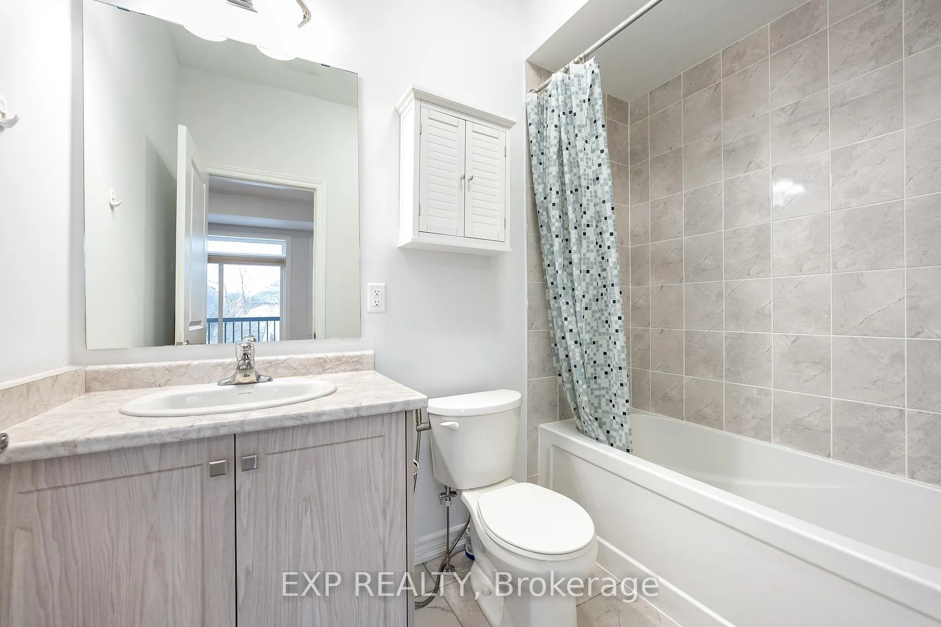 Photo 10 of 51 Ahchie Court, Vaughan, Patterson — HOMEH