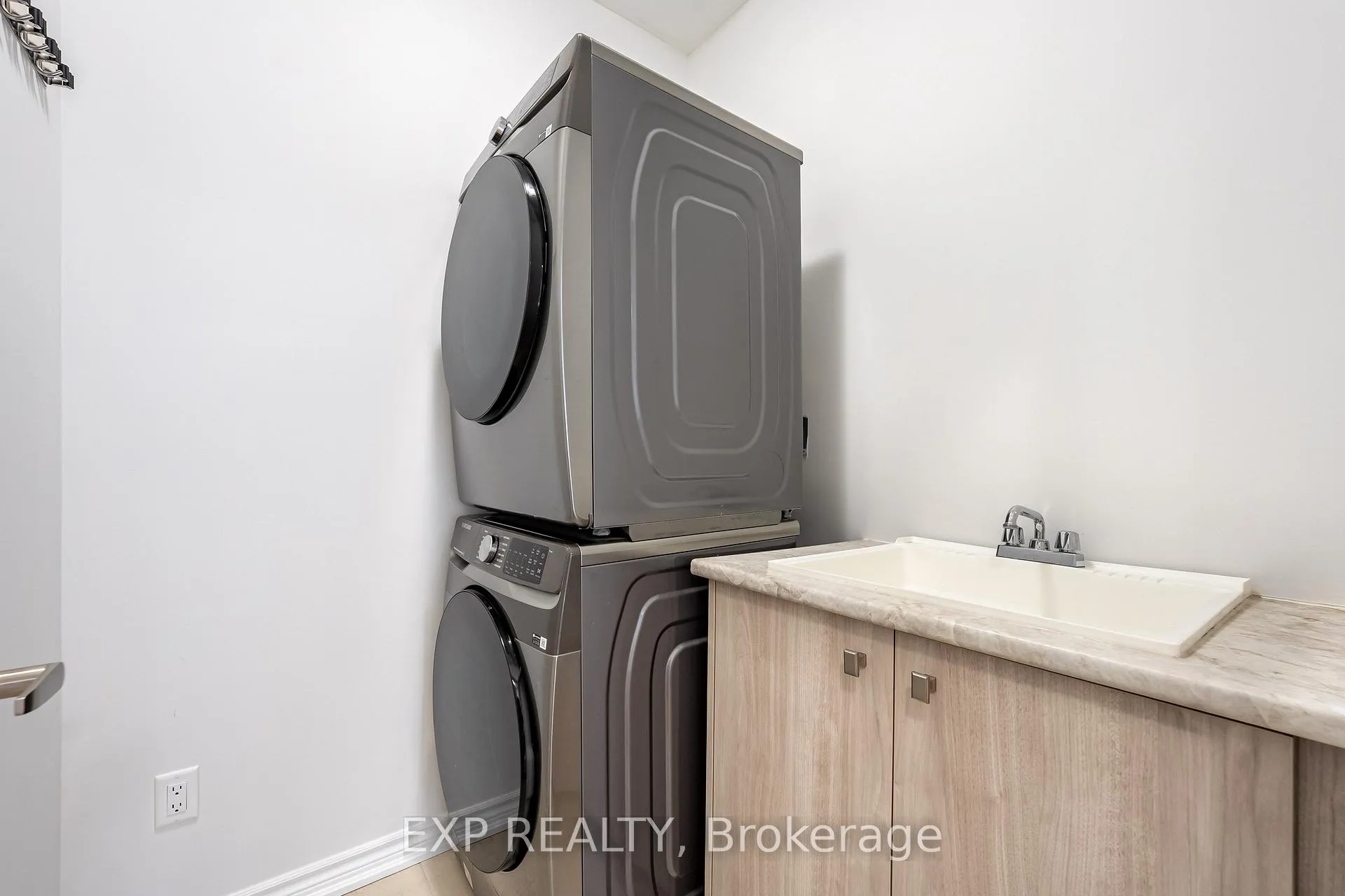 Photo 34 of 51 Ahchie Court, Vaughan, Patterson — HOMEH
