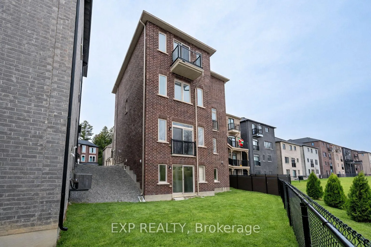 Photo 38 of 51 Ahchie Court, Vaughan, Patterson — HOMEH