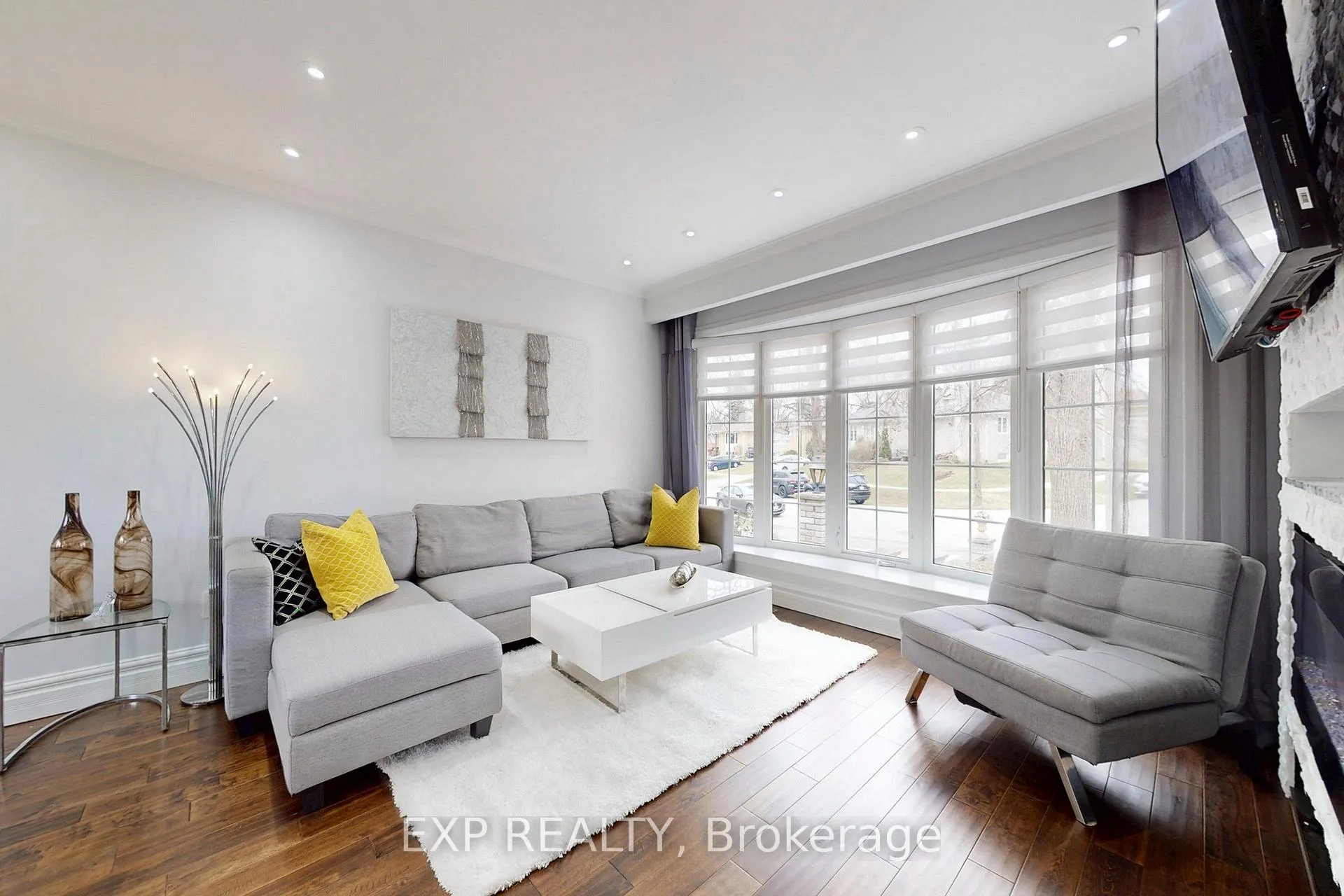 Photo 5 of 25 Mcmanus Road, Etobicoke, Kingsview Village-The Westway — HOMEH