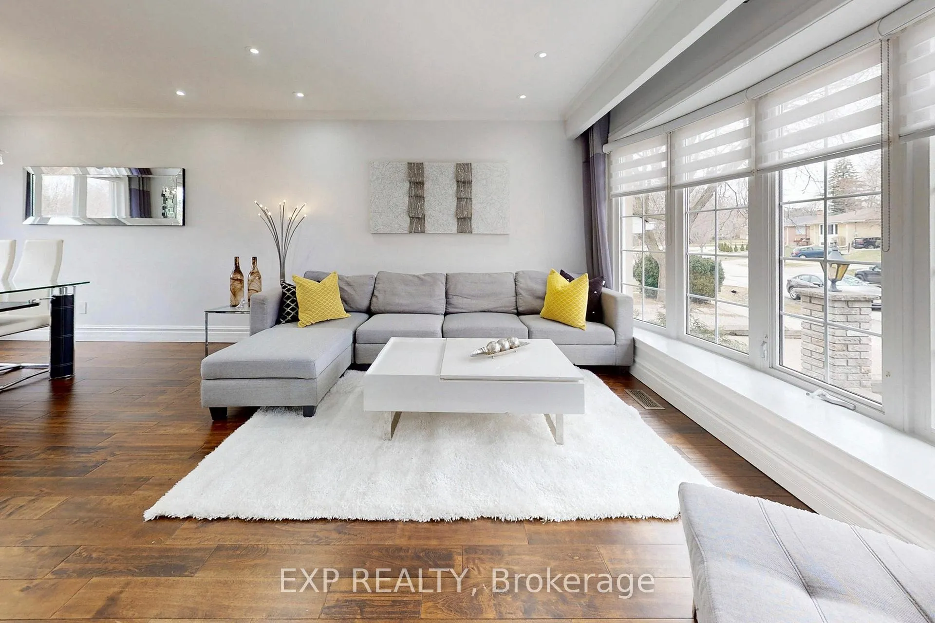 Photo 8 of 25 Mcmanus Road, Etobicoke, Kingsview Village-The Westway — HOMEH