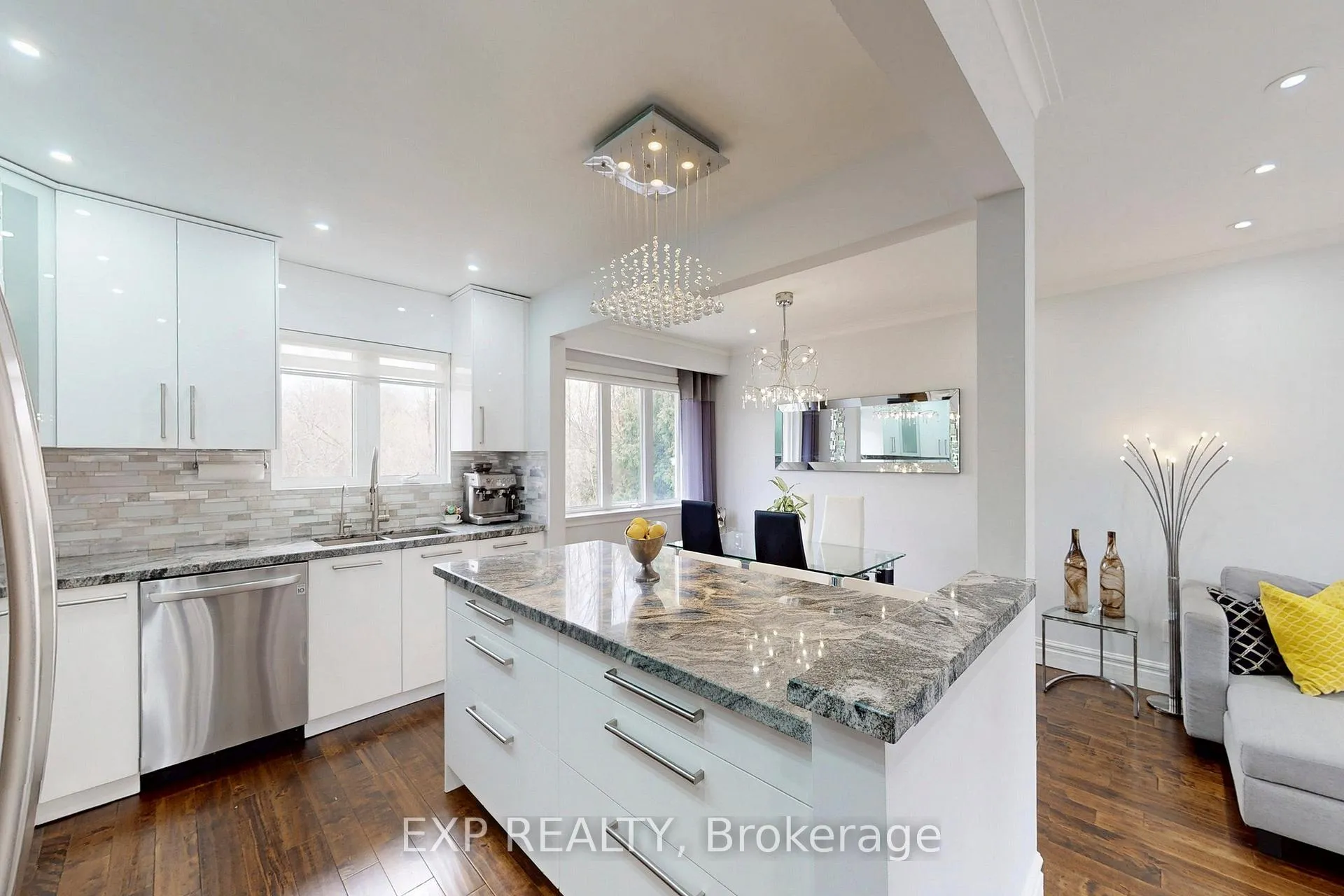 Photo 11 of 25 Mcmanus Road, Etobicoke, Kingsview Village-The Westway — HOMEH