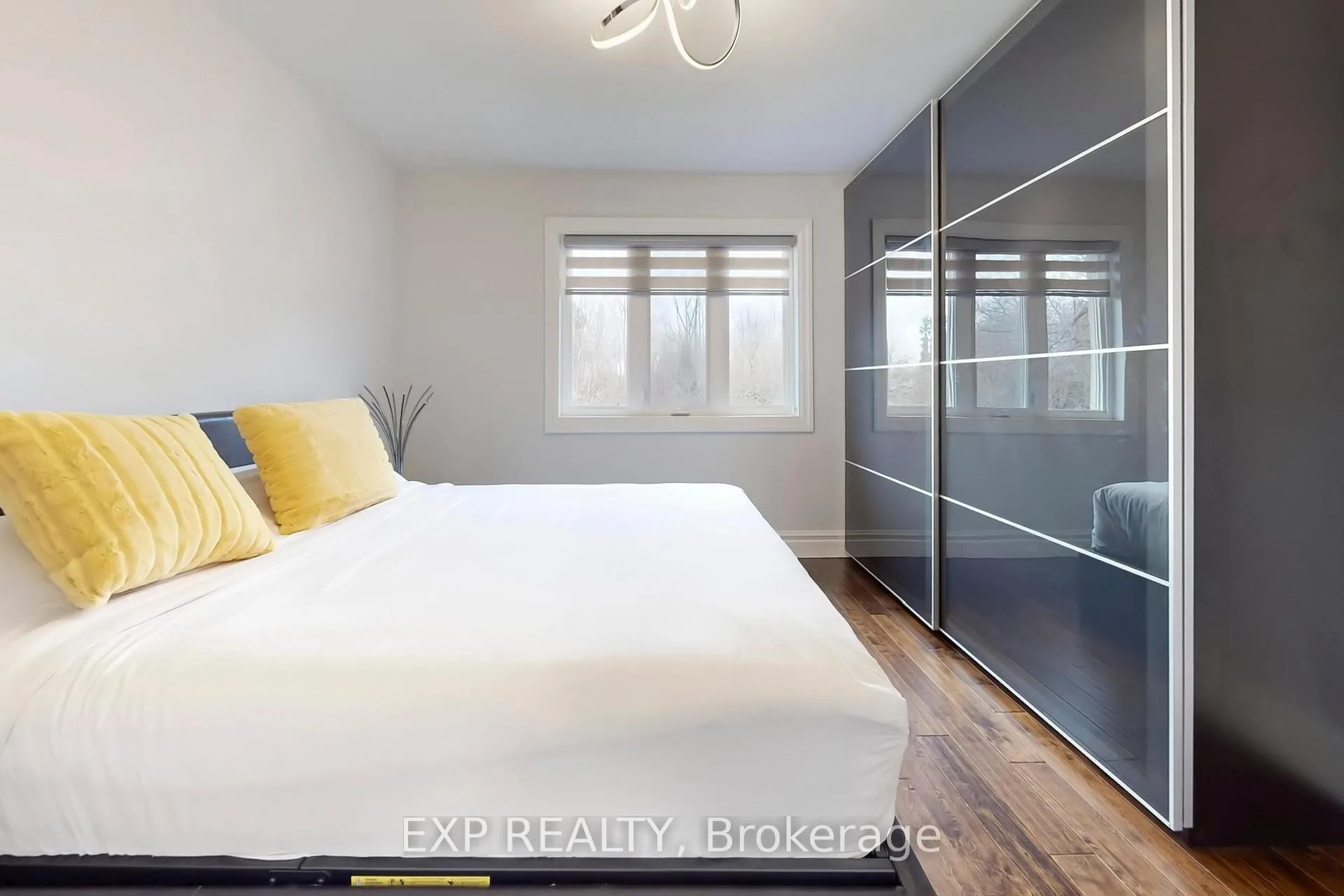 Photo 15 of 25 Mcmanus Road, Etobicoke, Kingsview Village-The Westway — HOMEH
