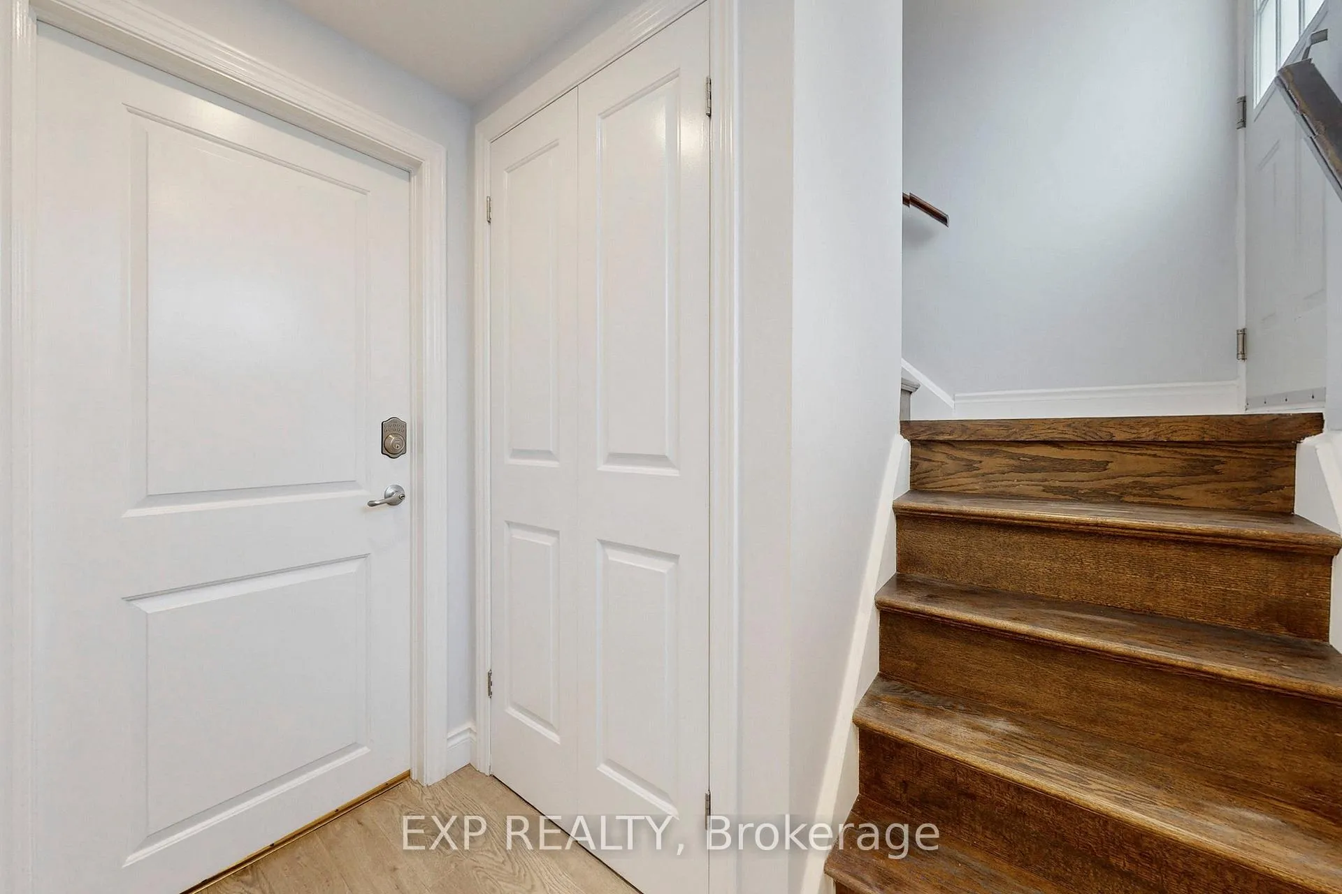 Photo 19 of 25 Mcmanus Road, Etobicoke, Kingsview Village-The Westway — HOMEH