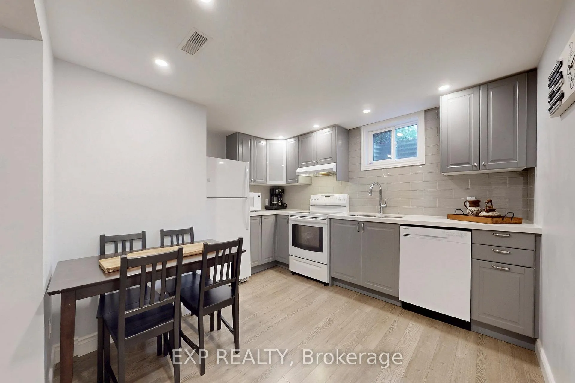 Photo 20 of 25 Mcmanus Road, Etobicoke, Kingsview Village-The Westway — HOMEH