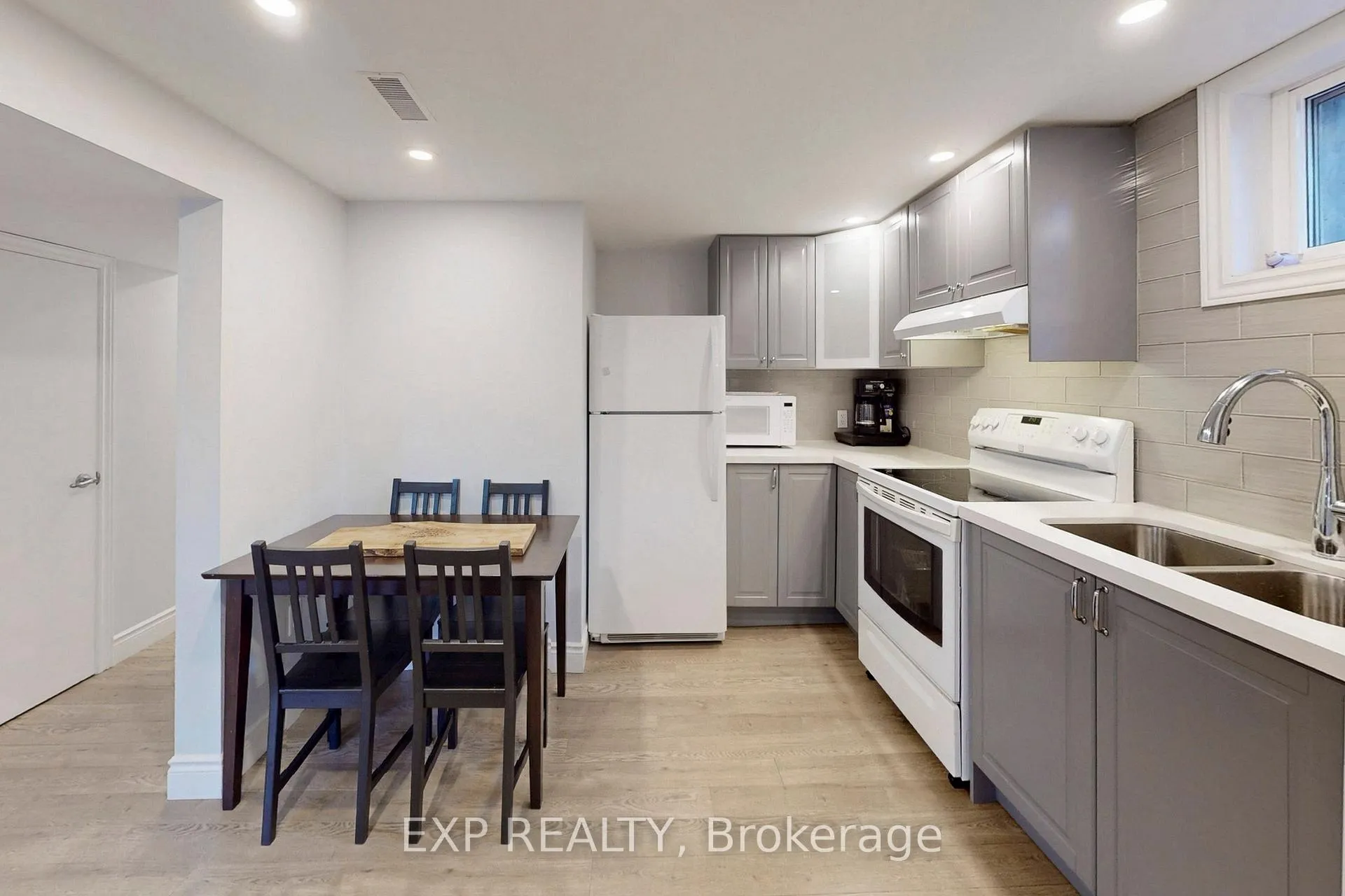 Photo 22 of 25 Mcmanus Road, Etobicoke, Kingsview Village-The Westway — HOMEH