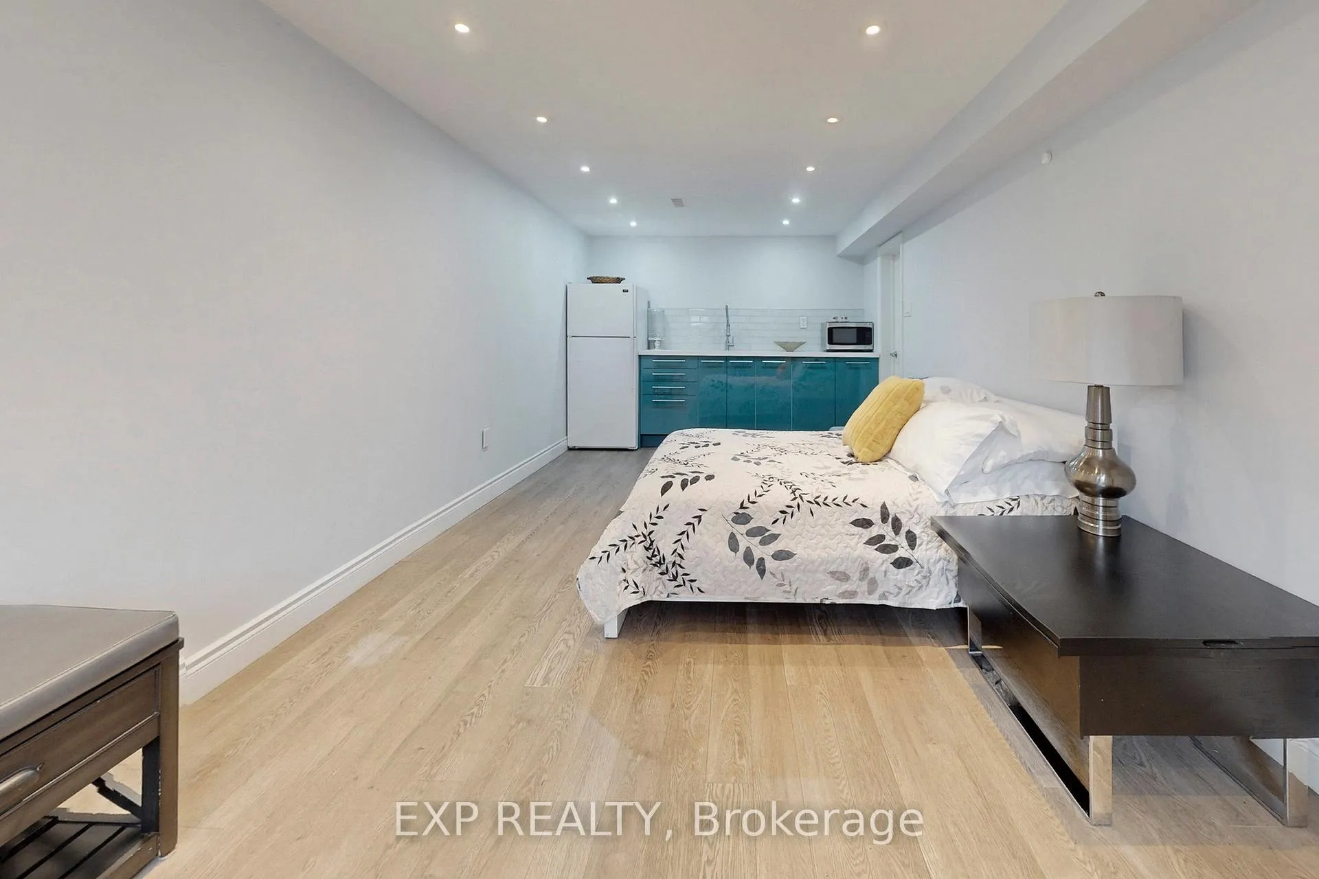 Photo 23 of 25 Mcmanus Road, Etobicoke, Kingsview Village-The Westway — HOMEH