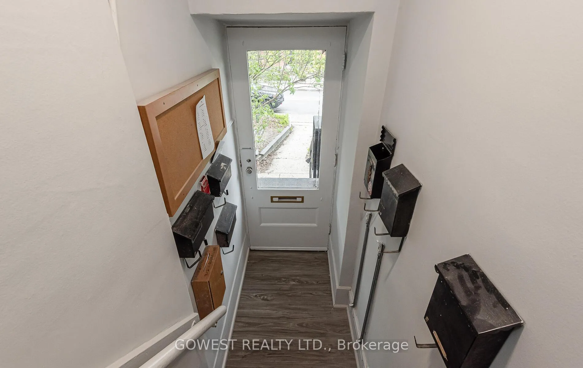 Photo 5 of Unit 2, 312 Quebec Avenue, Toronto, High Park North — HOMEH