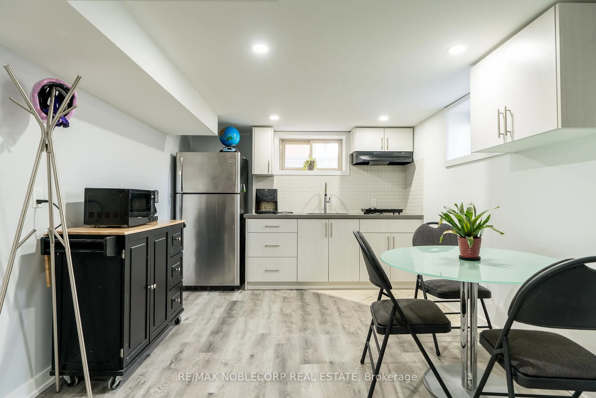 Photo 9 of 359 Bunting Drive, St. Catharines, Carlton/Bunting — HOMEH