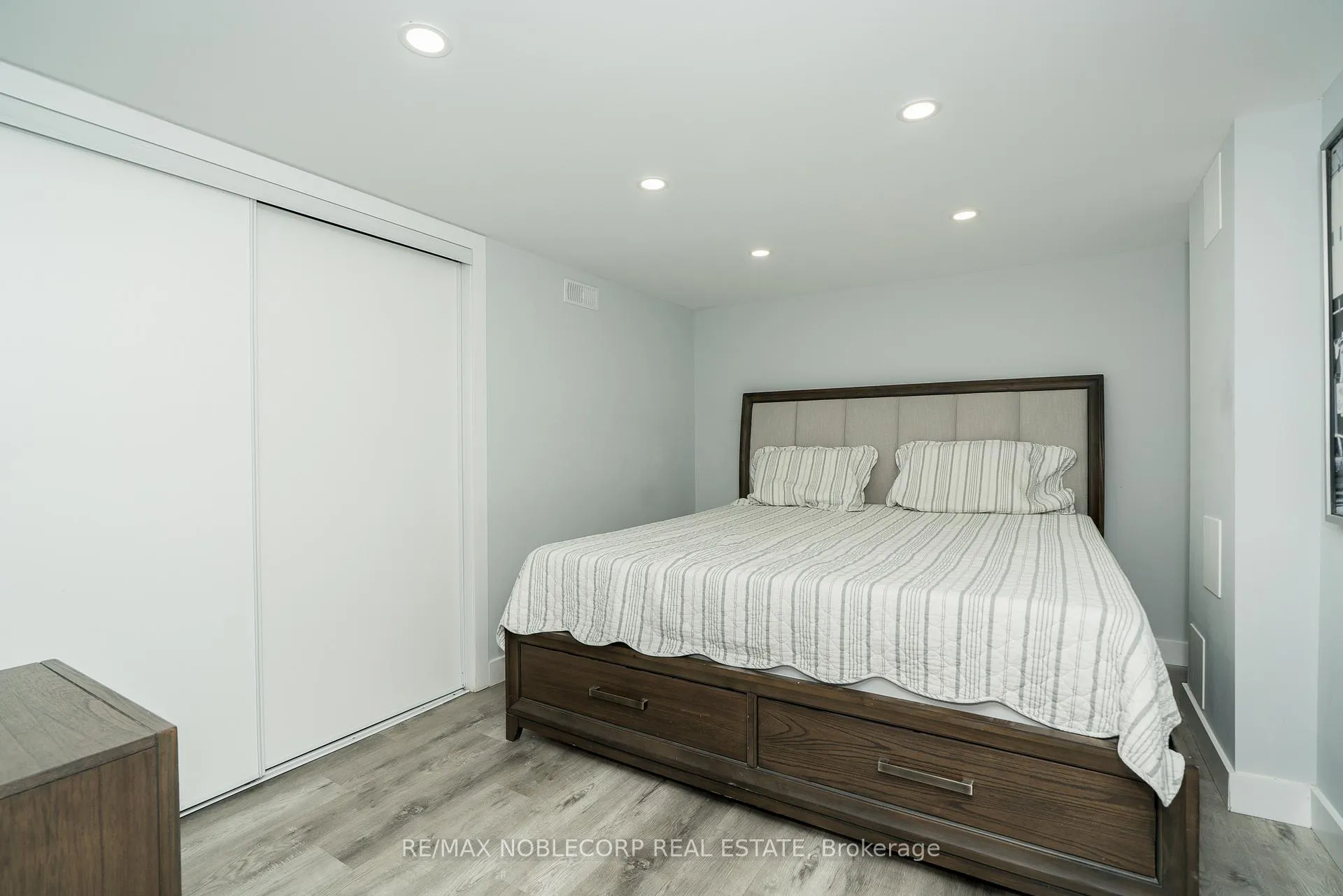 Photo 10 of 359 Bunting Drive, St. Catharines, Carlton/Bunting — HOMEH