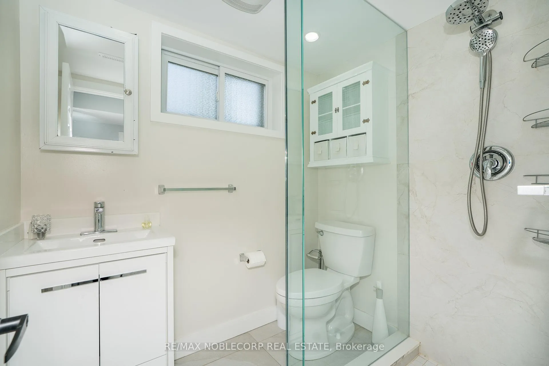 Photo 11 of 359 Bunting Drive, St. Catharines, Carlton/Bunting — HOMEH