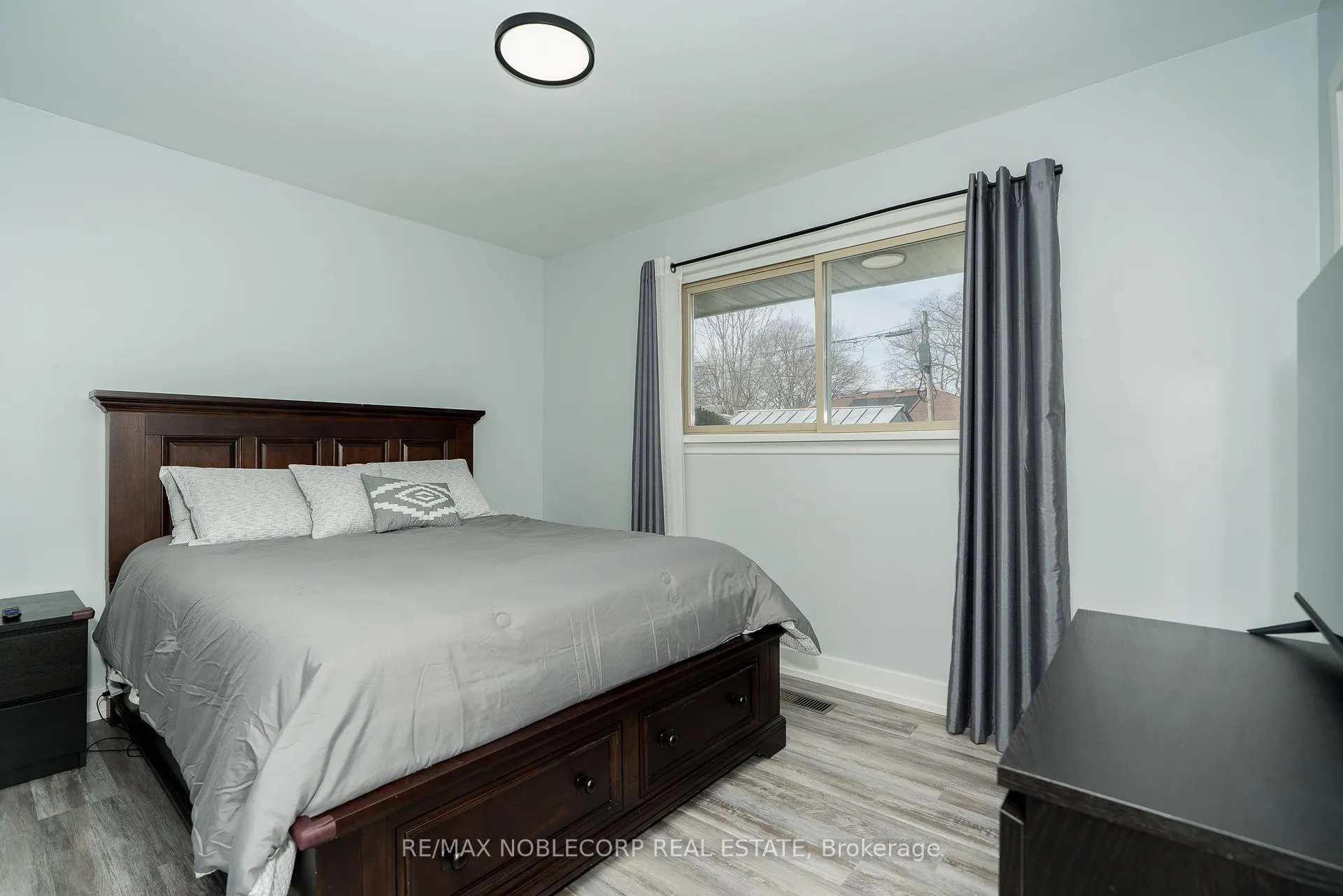Photo 12 of 359 Bunting Drive, St. Catharines, Carlton/Bunting — HOMEH