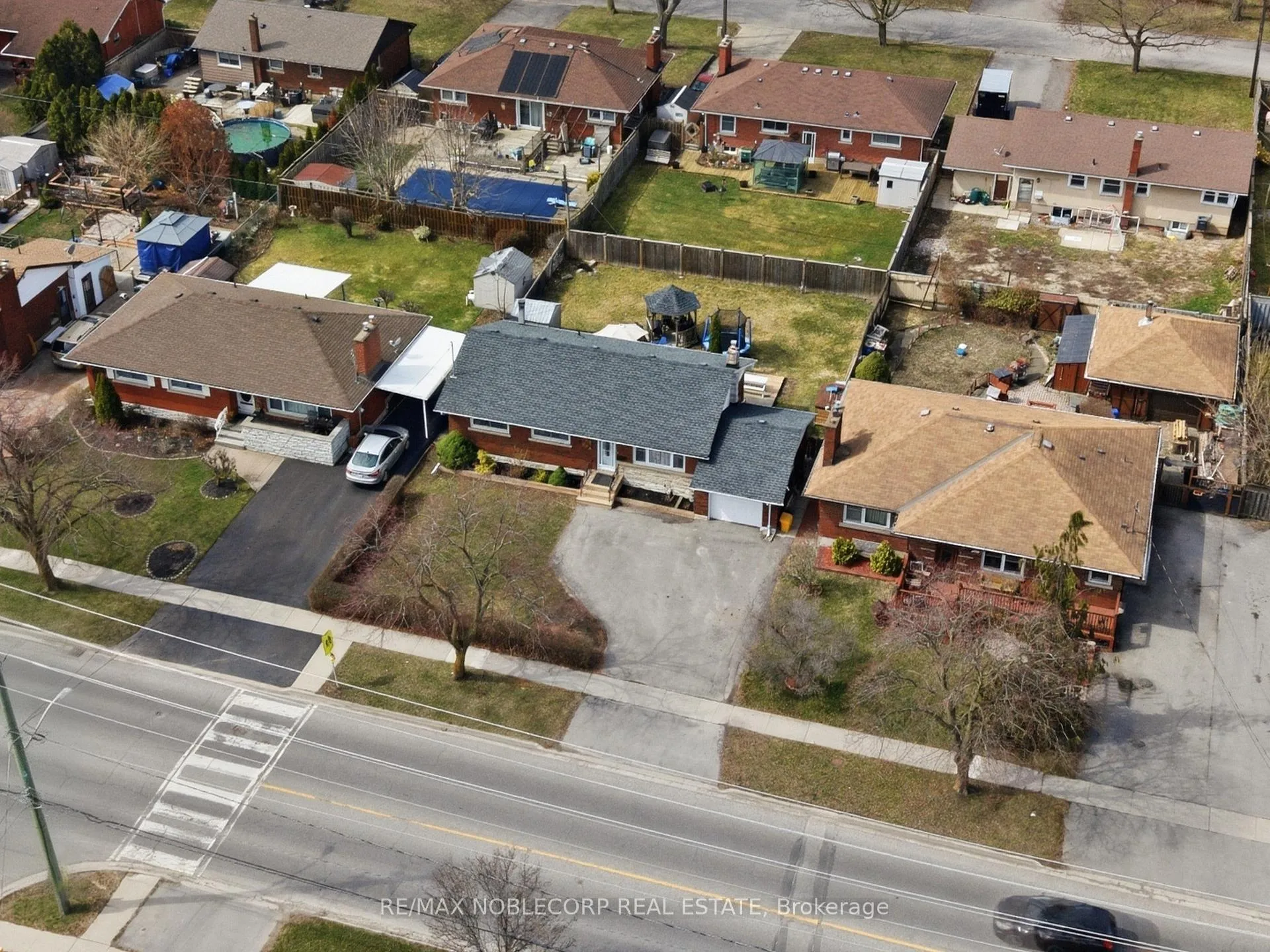 Photo 26 of 359 Bunting Drive, St. Catharines, Carlton/Bunting — HOMEH