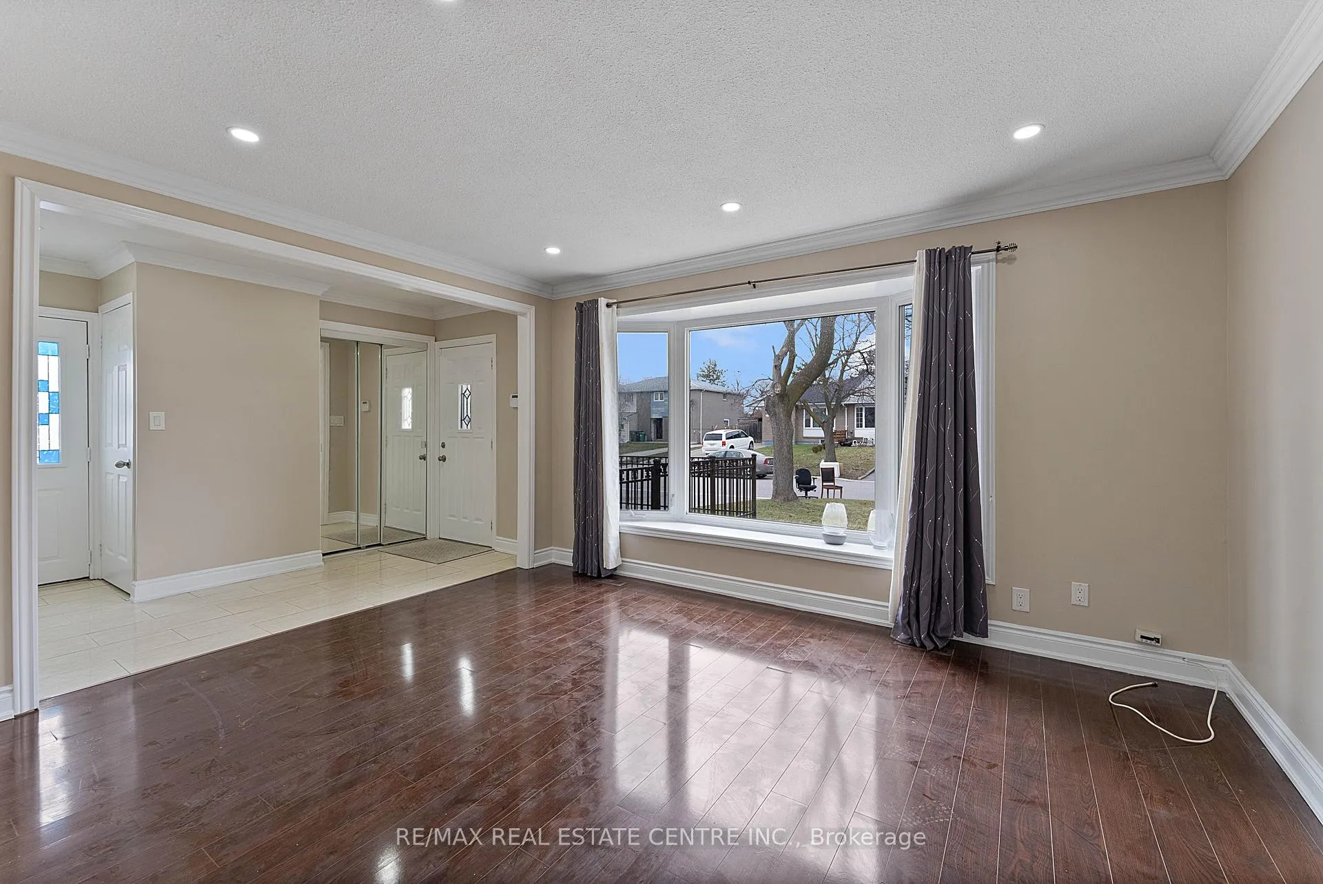 Photo 8 of 62 Flamingo Crescent, Brampton, Southgate — HOMEH