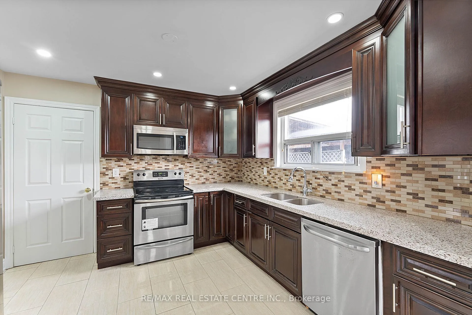 Photo 14 of 62 Flamingo Crescent, Brampton, Southgate — HOMEH