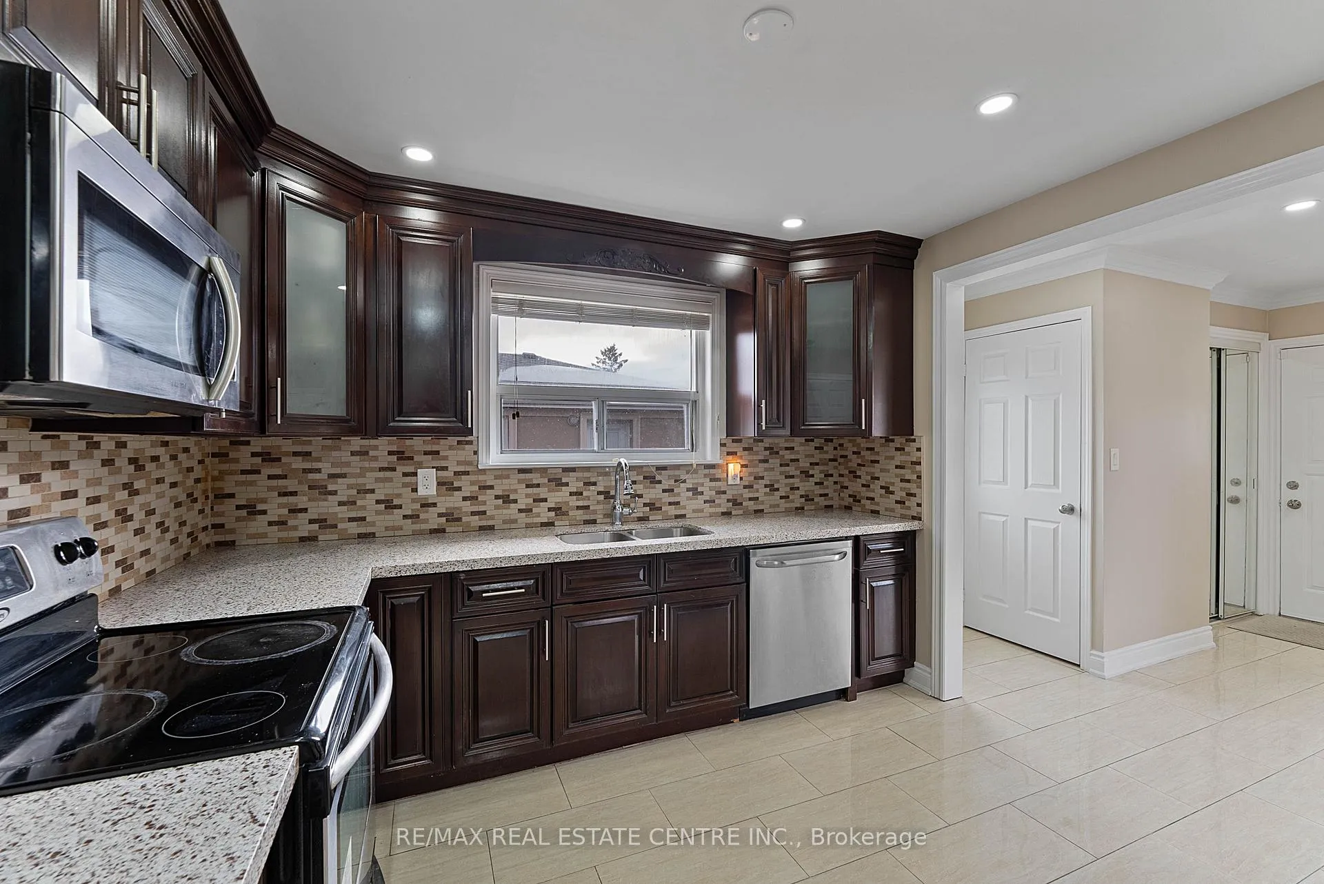 Photo 16 of 62 Flamingo Crescent, Brampton, Southgate — HOMEH