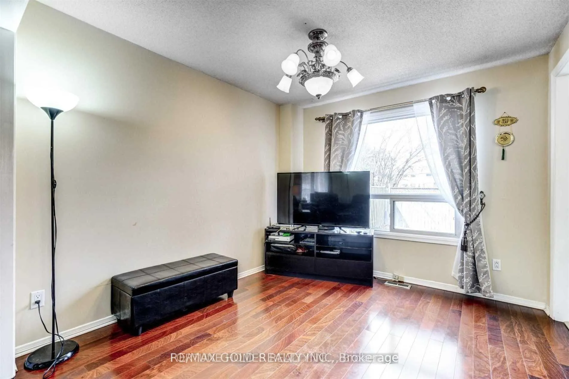 Photo 4 of Unit Upper, 36 Candy Crescent, Brampton, Northwood Park — HOMEH