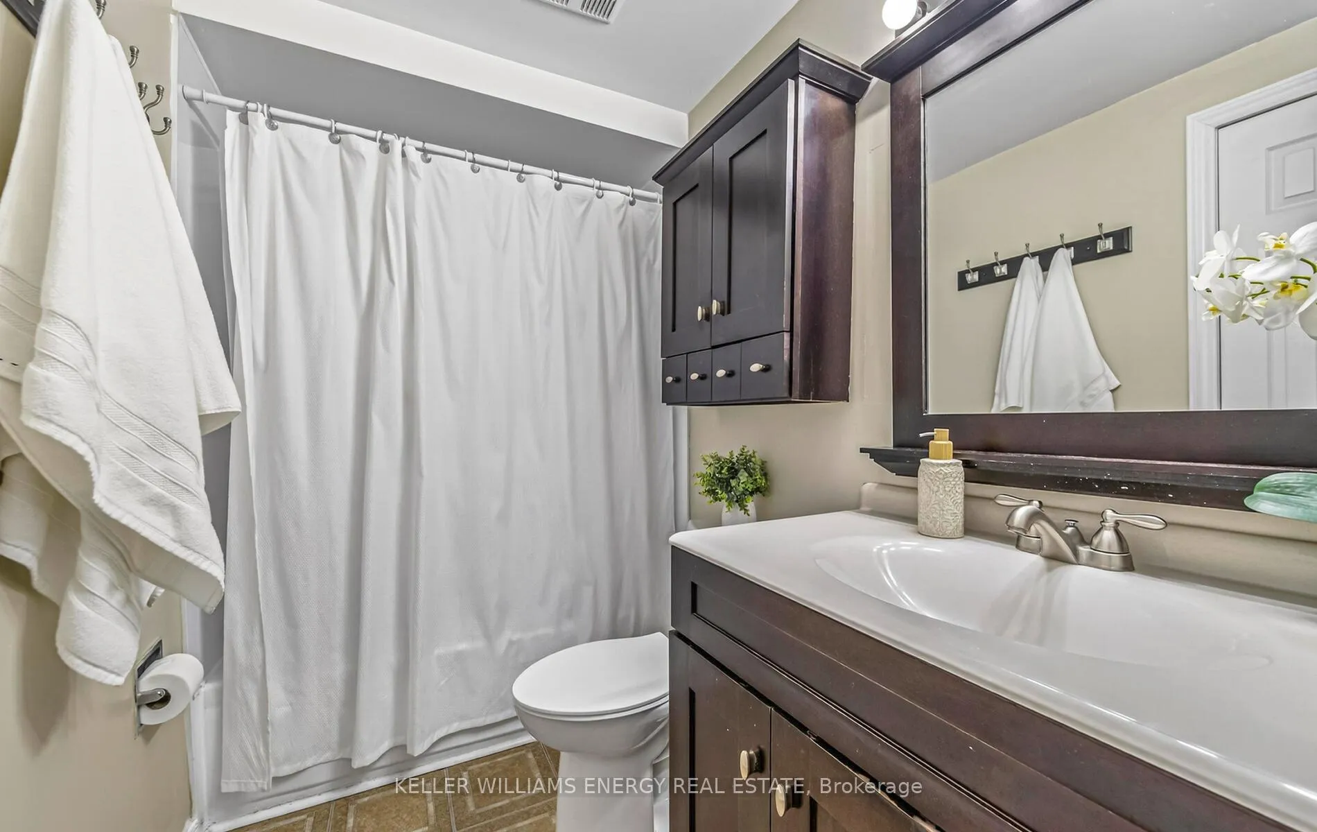 Photo 23 of 37 Palmer Drive, Ajax, Central — HOMEH