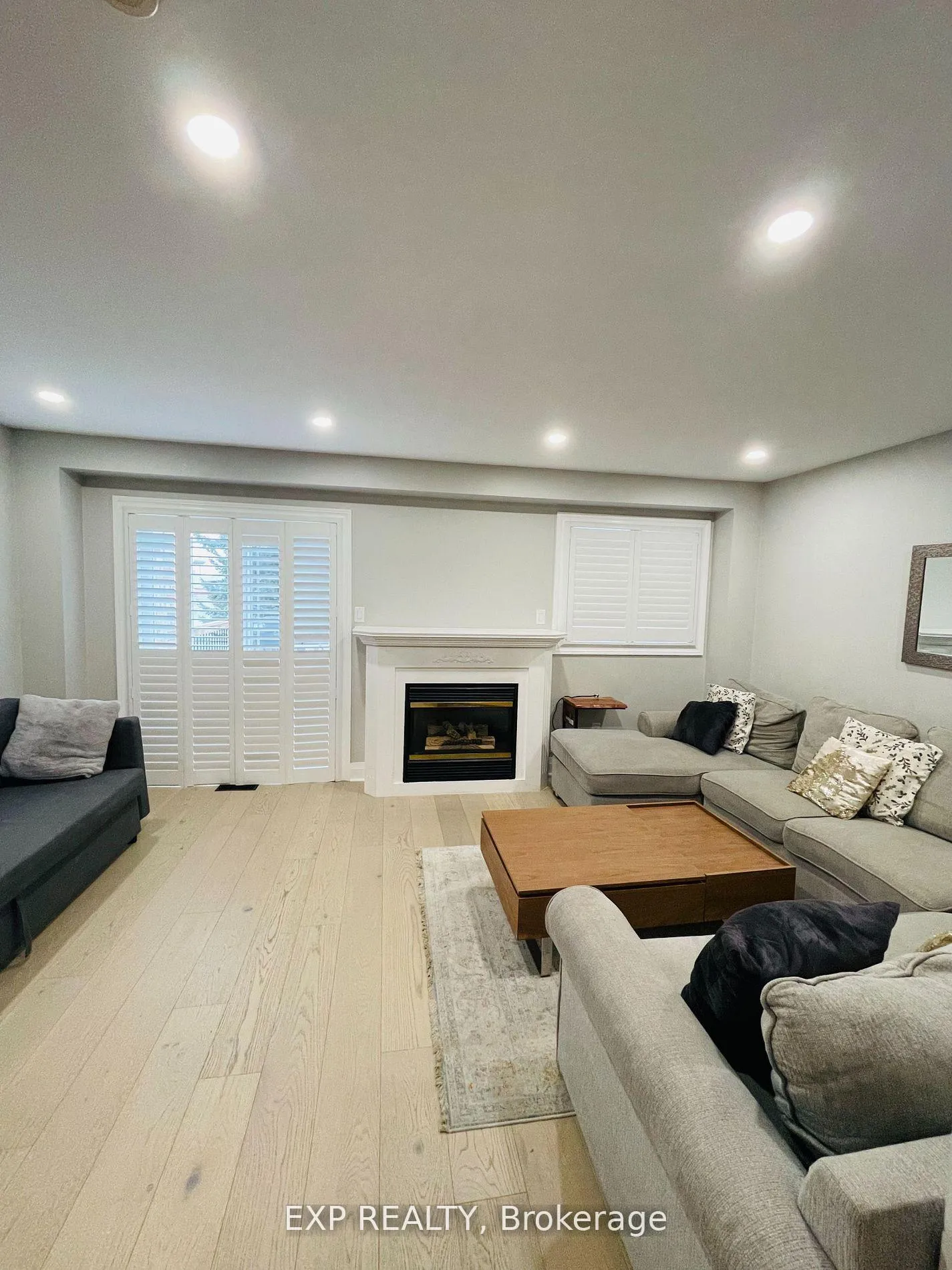 Photo 5 of 87 Kelso Crescent, Vaughan, Maple — HOMEH