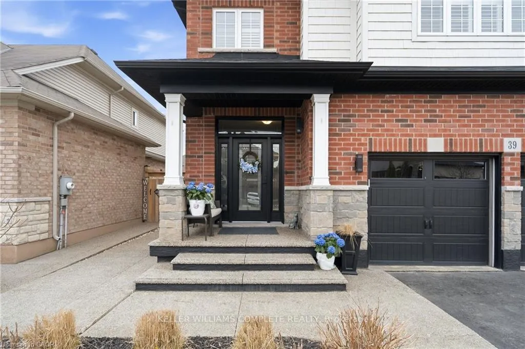 Photo 2 of 39 Turi Drive, Hamilton, Rural Glanbrook — HOMEH