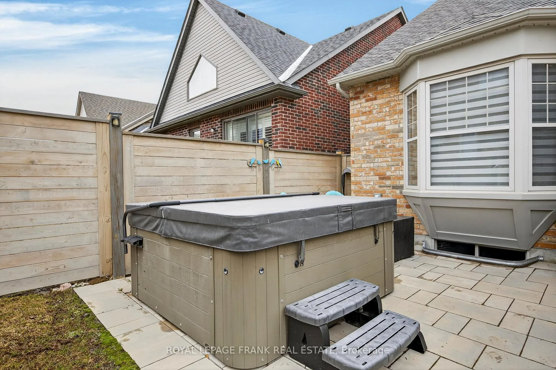 Photo 42 of 527 MacIntosh Grove, Peterborough, Northcrest Ward 5 — HOMEH
