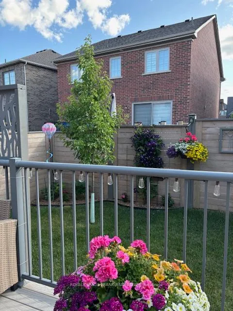 Photo 44 of 527 MacIntosh Grove, Peterborough, Northcrest Ward 5 — HOMEH