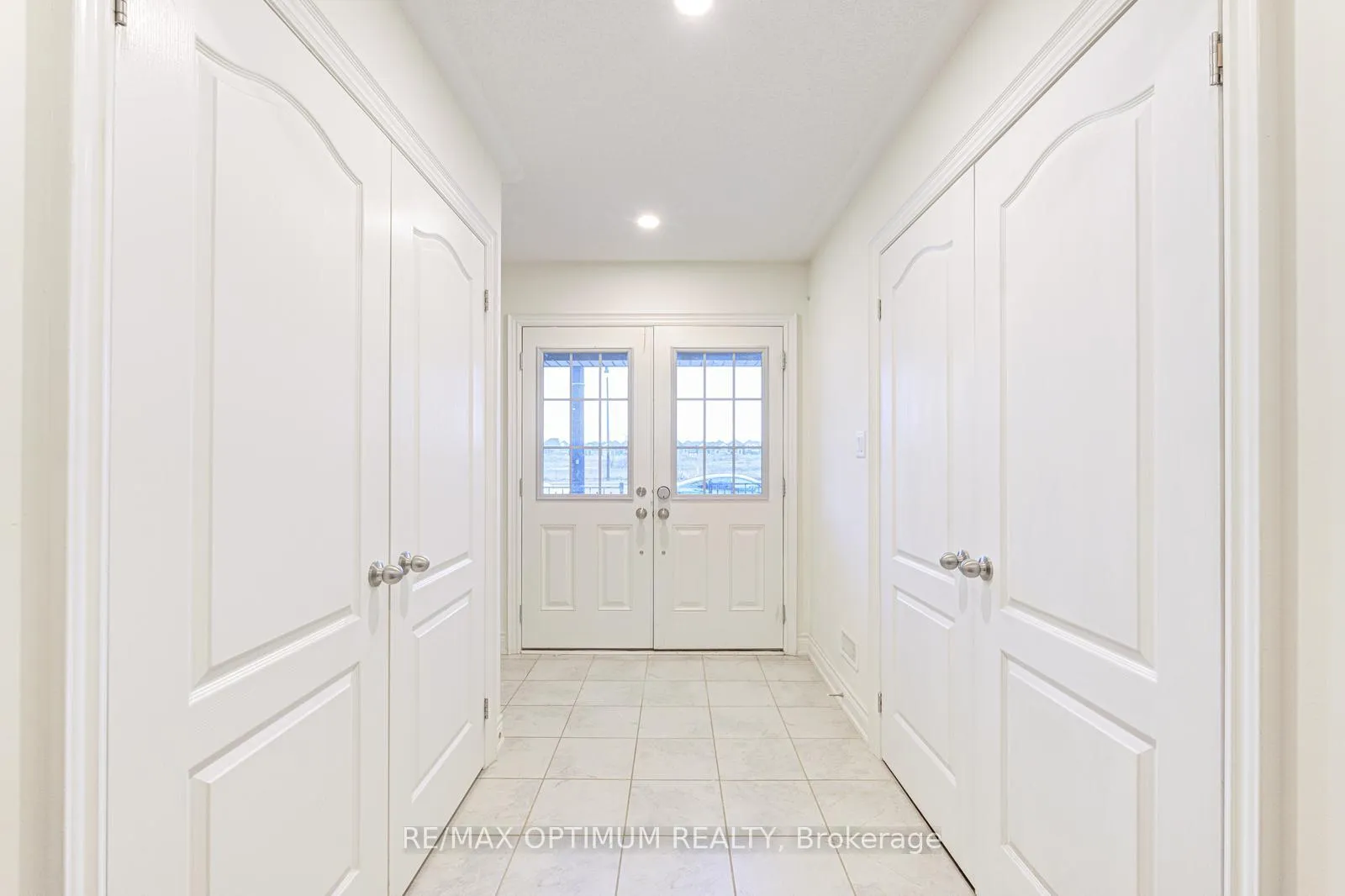 Photo 6 of 8644 Financial Drive, Brampton, Bram West — HOMEH