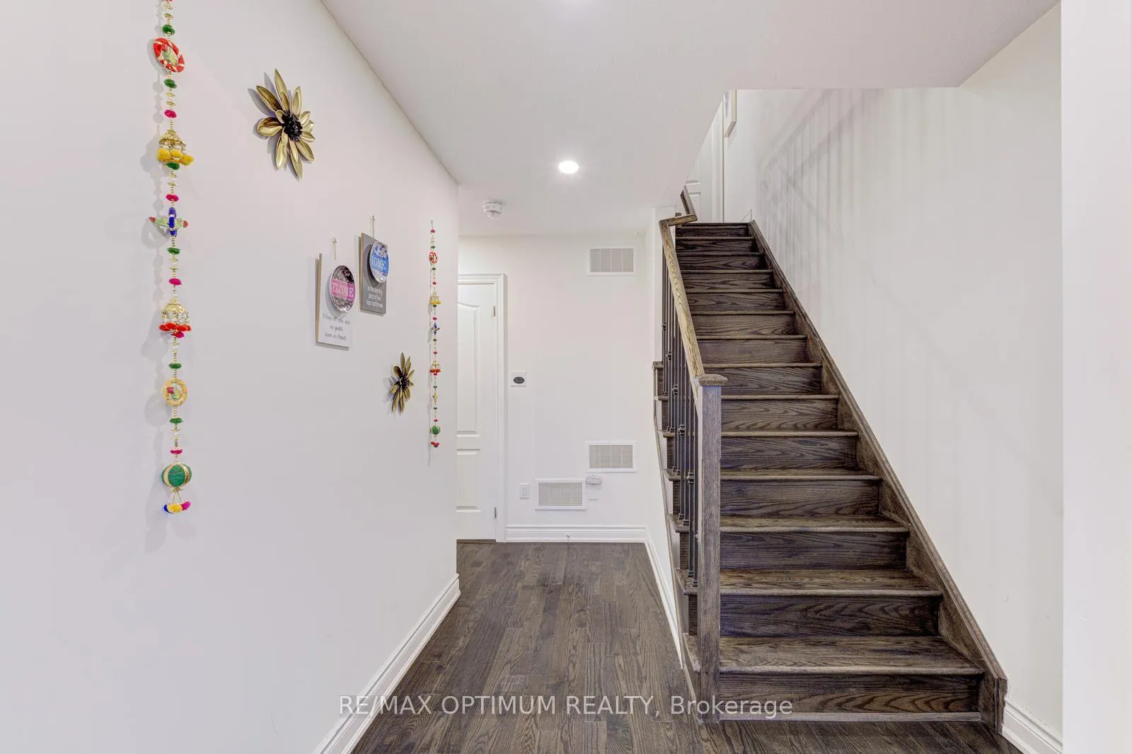 Photo 7 of 8644 Financial Drive, Brampton, Bram West — HOMEH