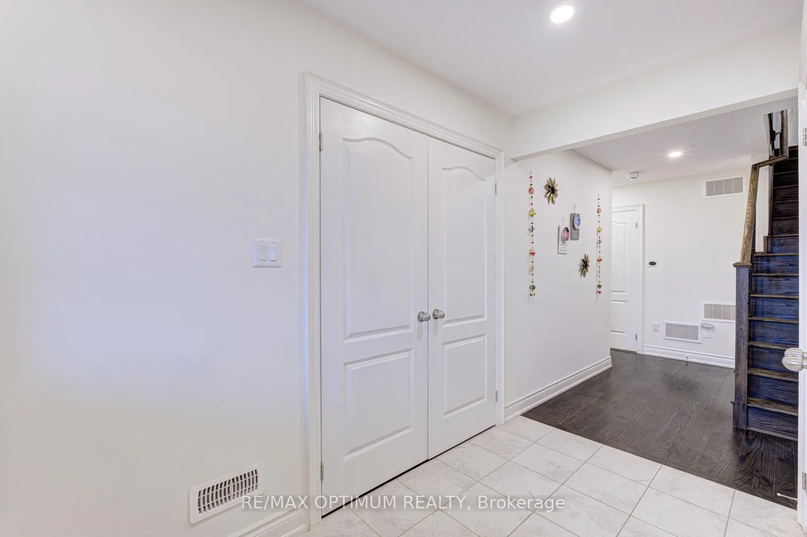 Photo 9 of 8644 Financial Drive, Brampton, Bram West — HOMEH