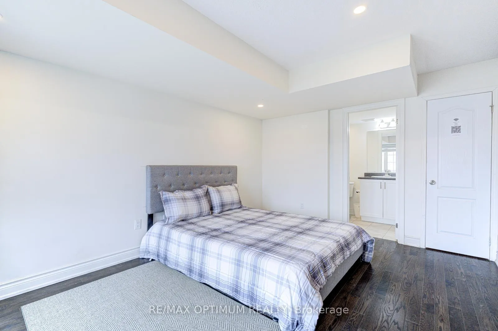 Photo 10 of 8644 Financial Drive, Brampton, Bram West — HOMEH