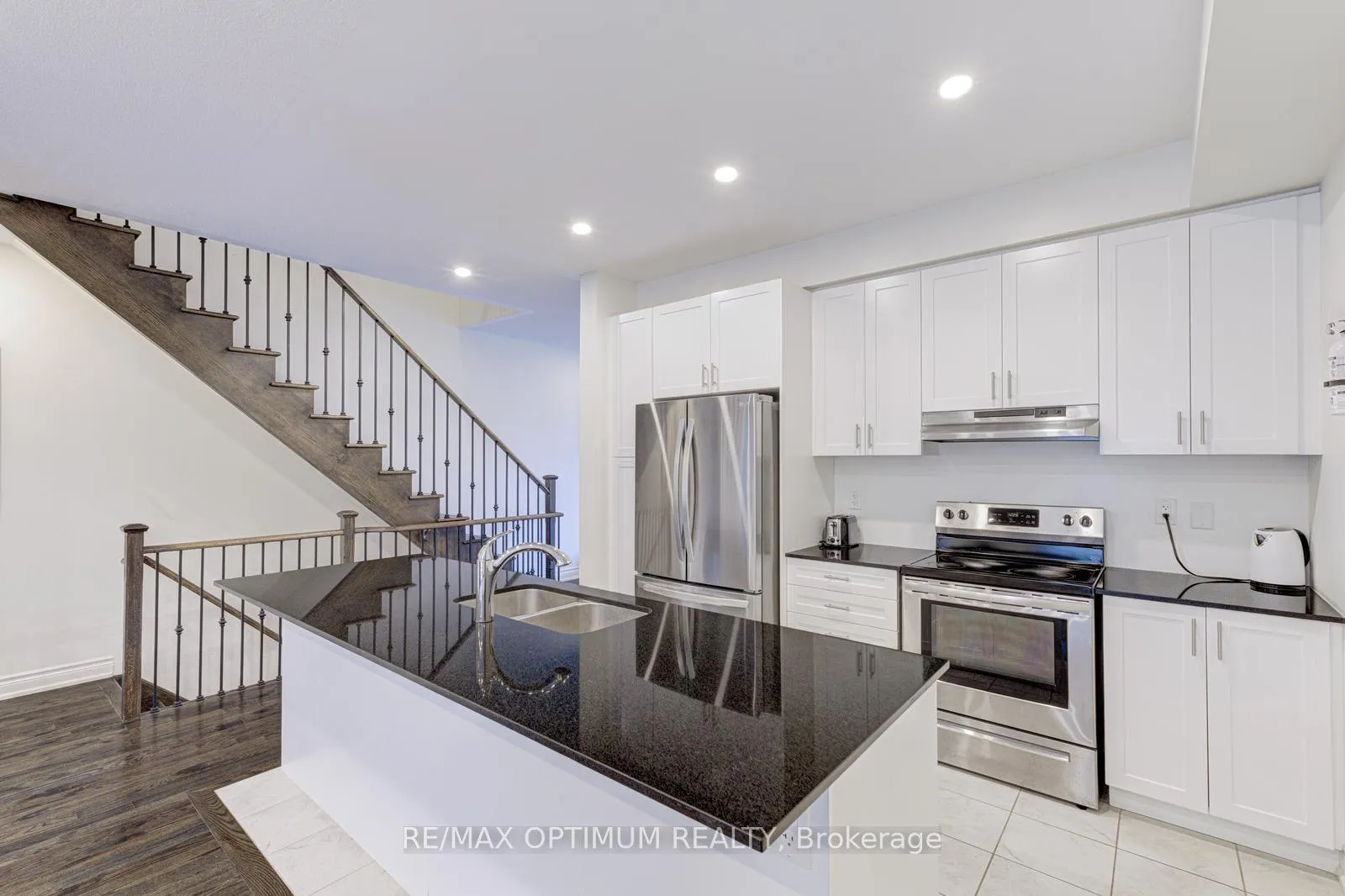 Photo 30 of 8644 Financial Drive, Brampton, Bram West — HOMEH