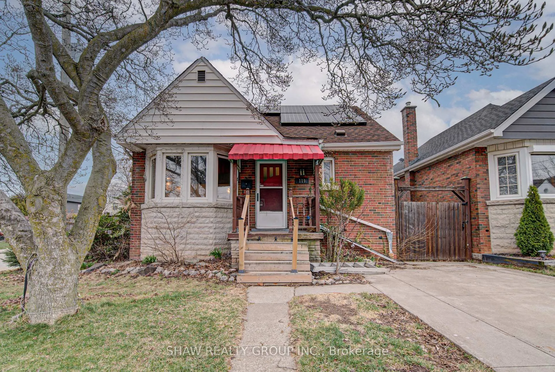Photo 1 of 119 Cameron Avenue S, Hamilton, Bartonville — HOMEH
