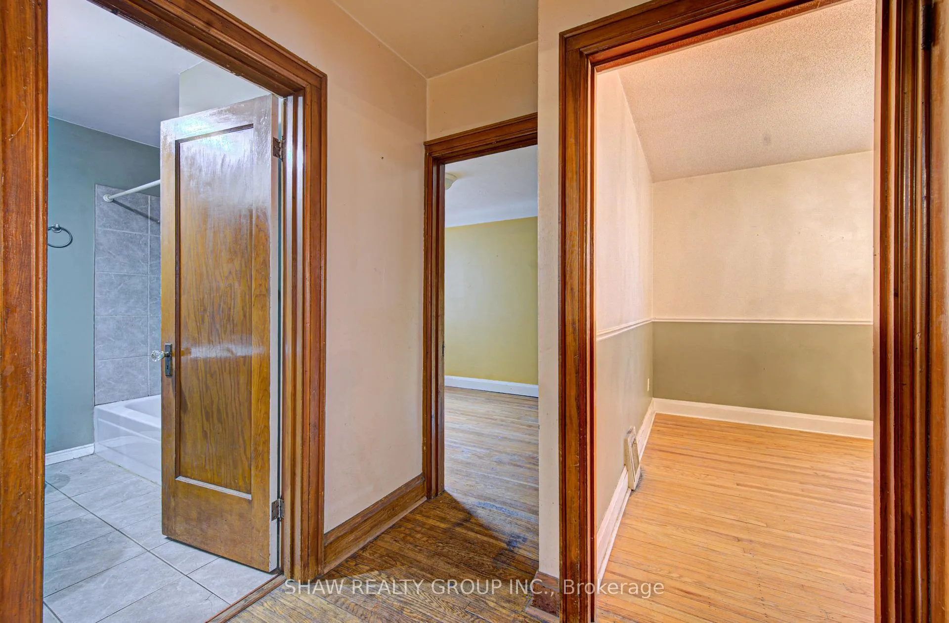 Photo 8 of 119 Cameron Avenue S, Hamilton, Bartonville — HOMEH