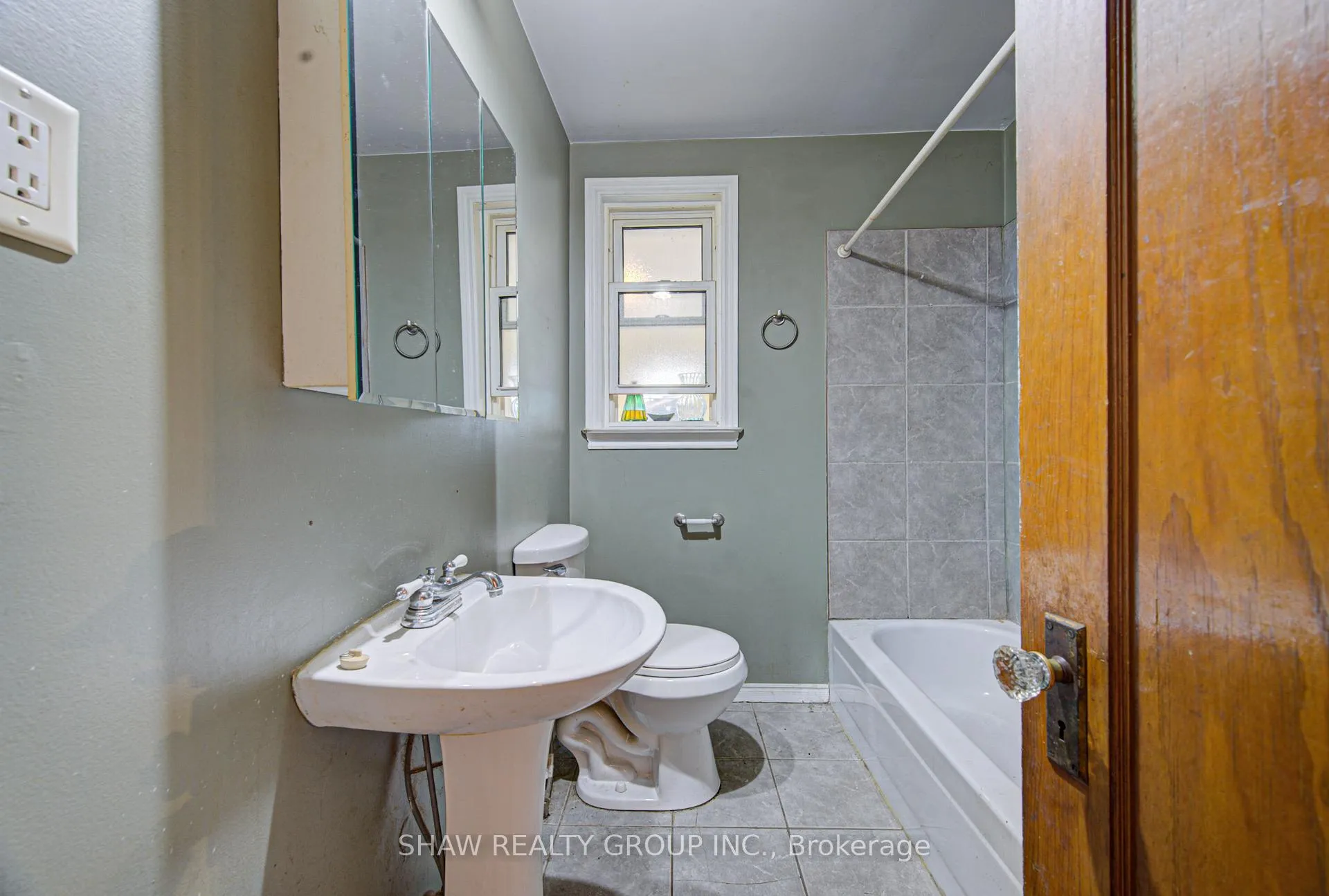 Photo 11 of 119 Cameron Avenue S, Hamilton, Bartonville — HOMEH
