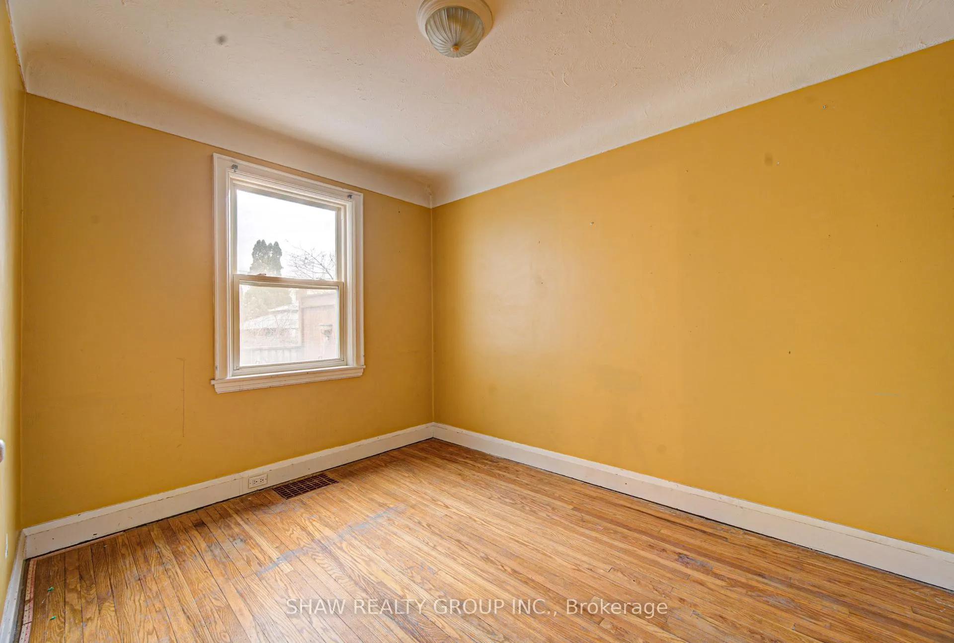 Photo 12 of 119 Cameron Avenue S, Hamilton, Bartonville — HOMEH