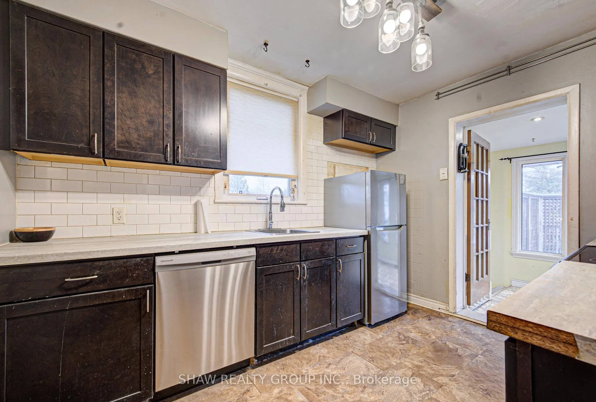 Photo 13 of 119 Cameron Avenue S, Hamilton, Bartonville — HOMEH