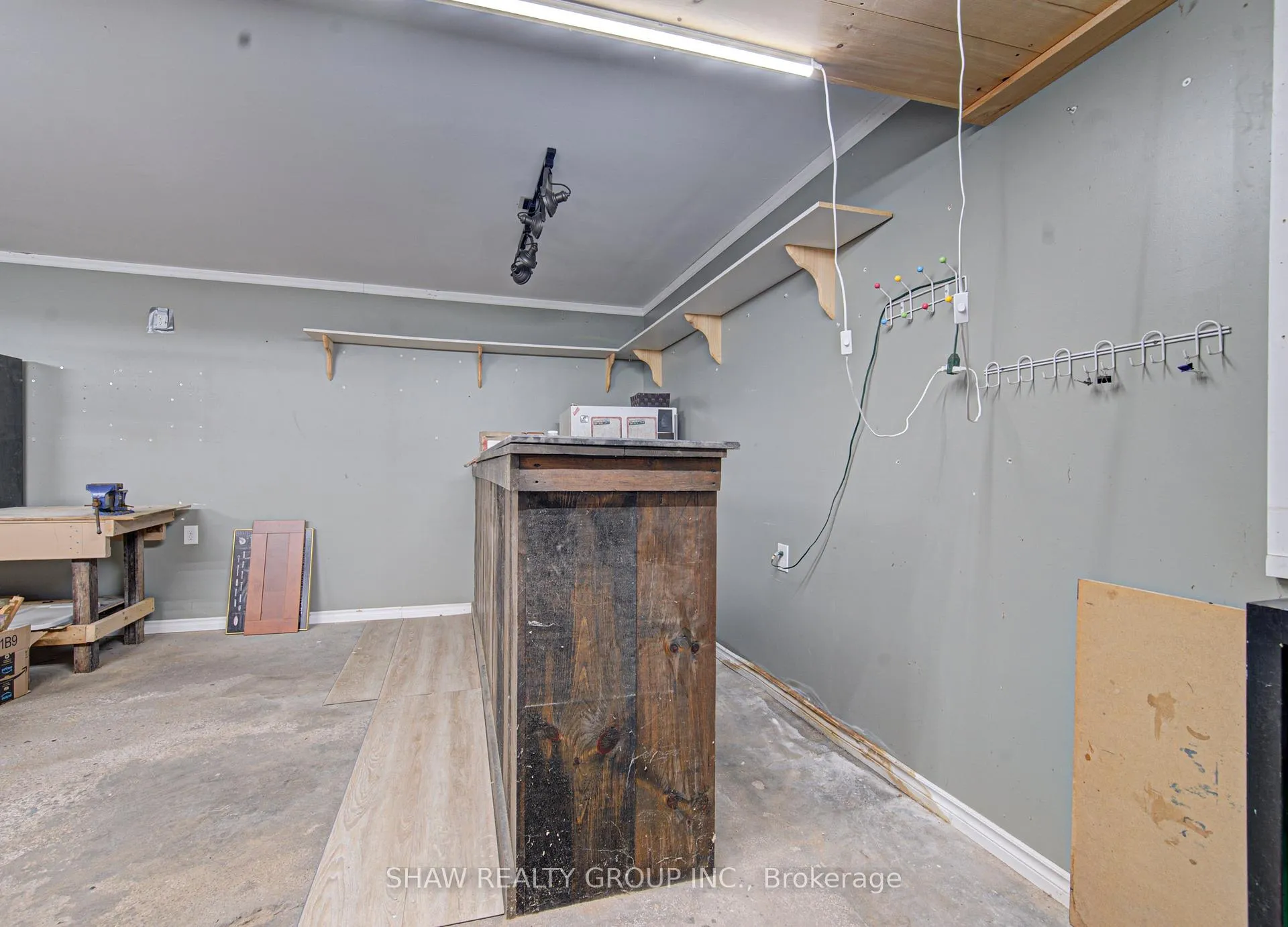 Photo 22 of 119 Cameron Avenue S, Hamilton, Bartonville — HOMEH