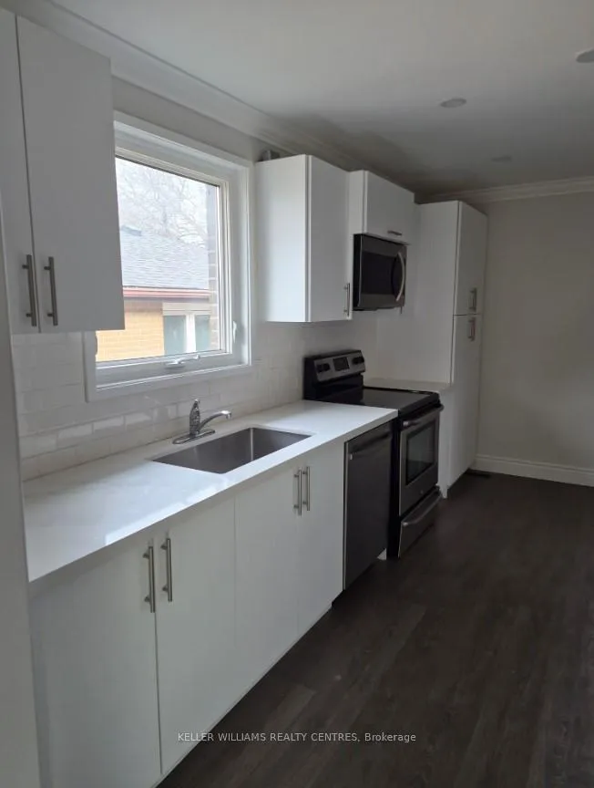 Photo 5 of Unit UPPER, 782 Botany Hill Crescent, Newmarket, Huron Heights-Leslie Valley — HOMEH