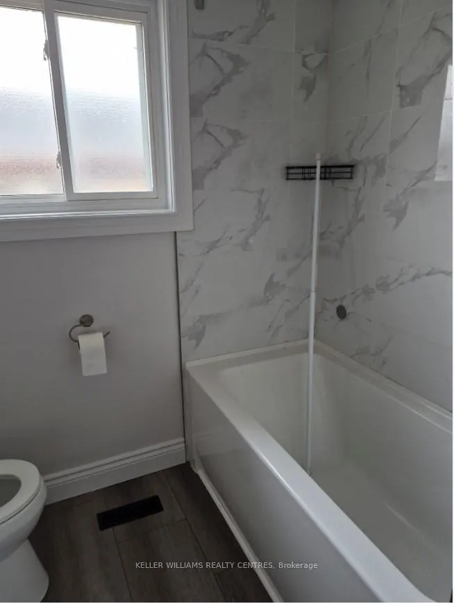 Photo 10 of Unit UPPER, 782 Botany Hill Crescent, Newmarket, Huron Heights-Leslie Valley — HOMEH