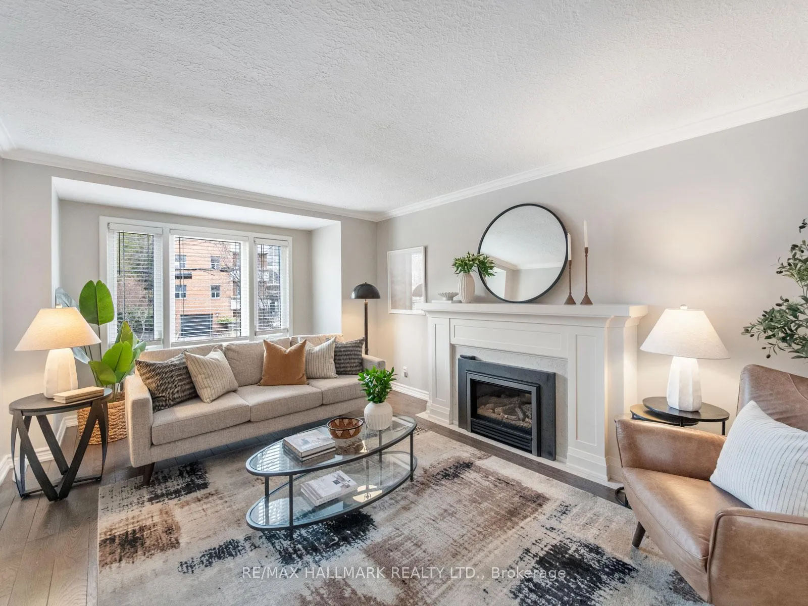 Photo 3 of 8 Glenvale Boulevard, Toronto, Leaside — HOMEH