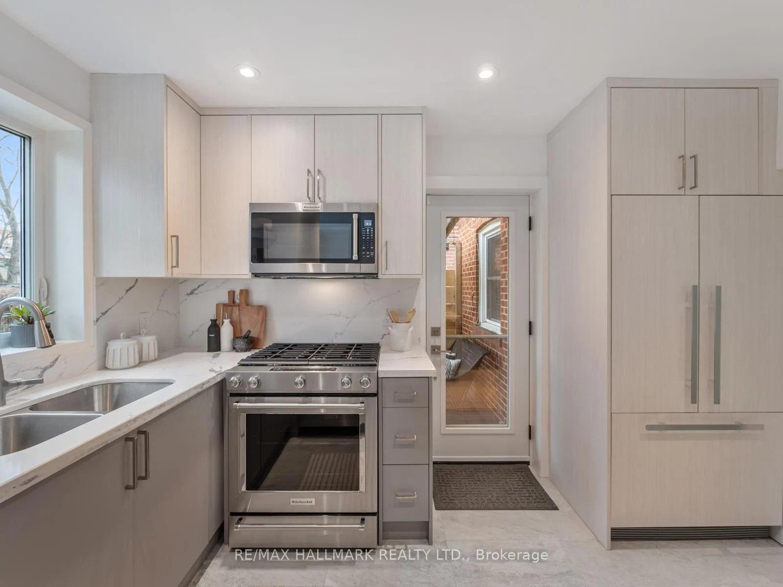 Photo 13 of 8 Glenvale Boulevard, Toronto, Leaside — HOMEH