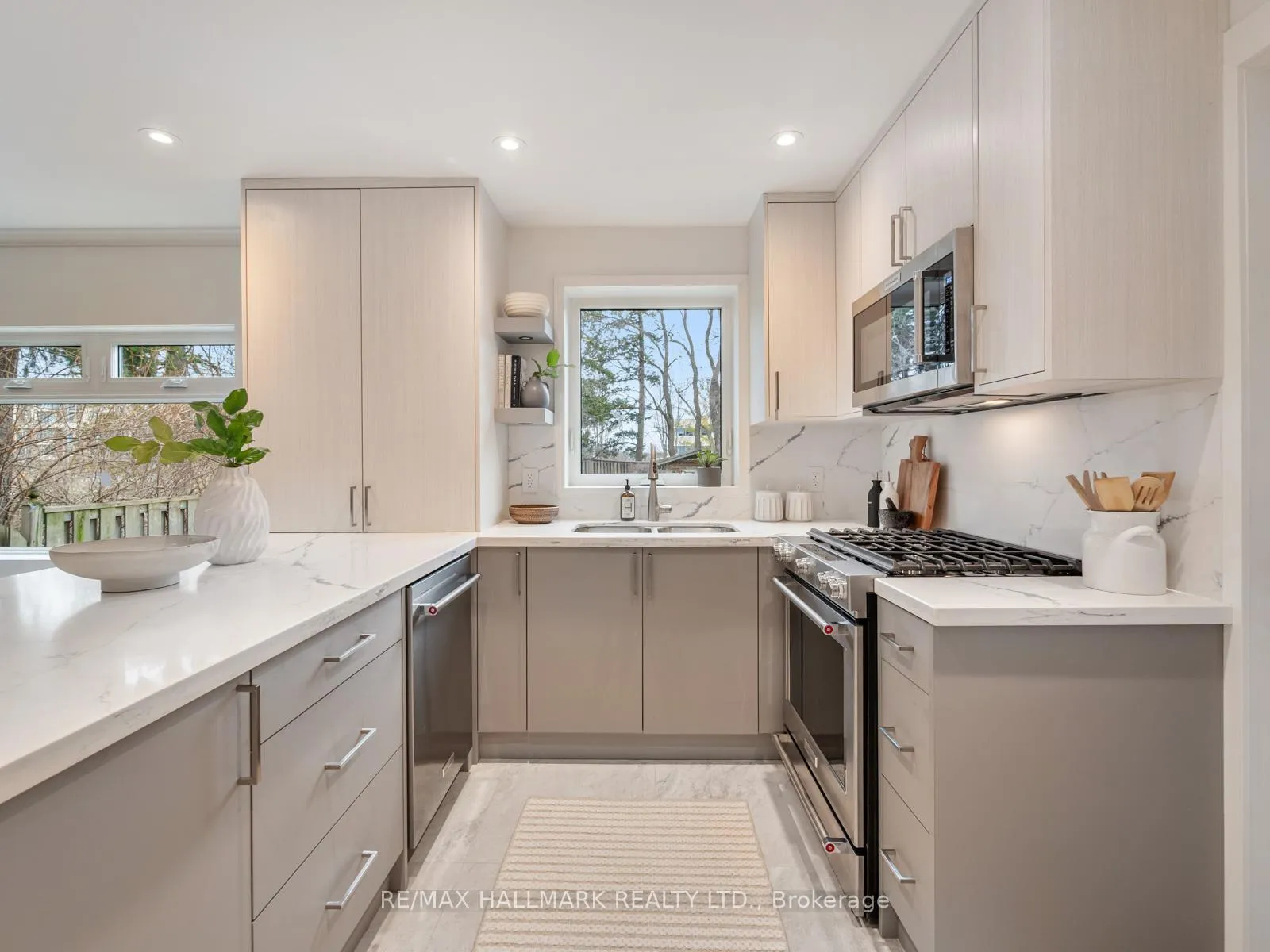 Photo 15 of 8 Glenvale Boulevard, Toronto, Leaside — HOMEH