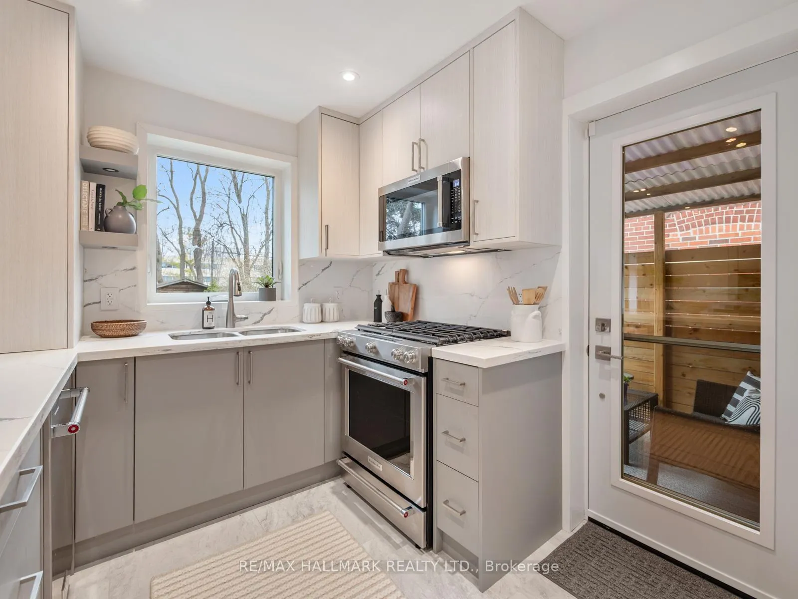 Photo 16 of 8 Glenvale Boulevard, Toronto, Leaside — HOMEH