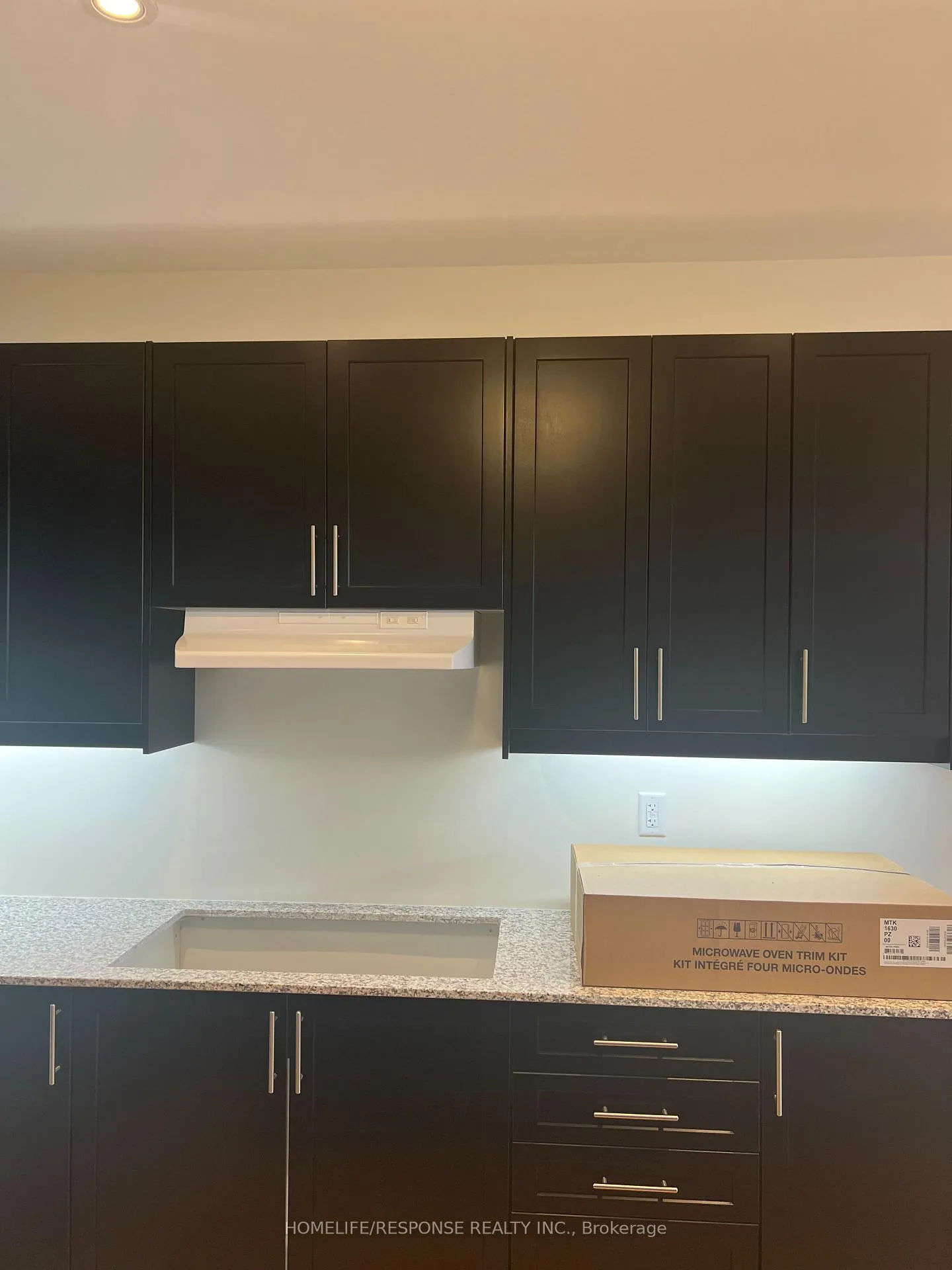 Photo 5 of 925 Rexton Drive, Oshawa, Kedron — HOMEH