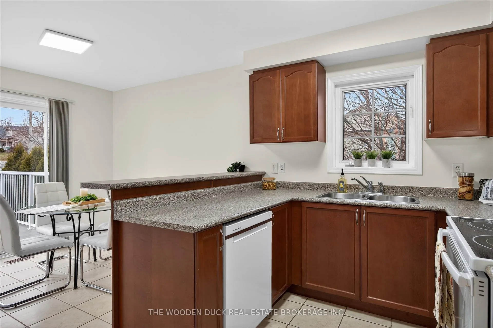 Photo 11 of 204 Evans Drive, Peterborough, Northcrest Ward 5 — HOMEH