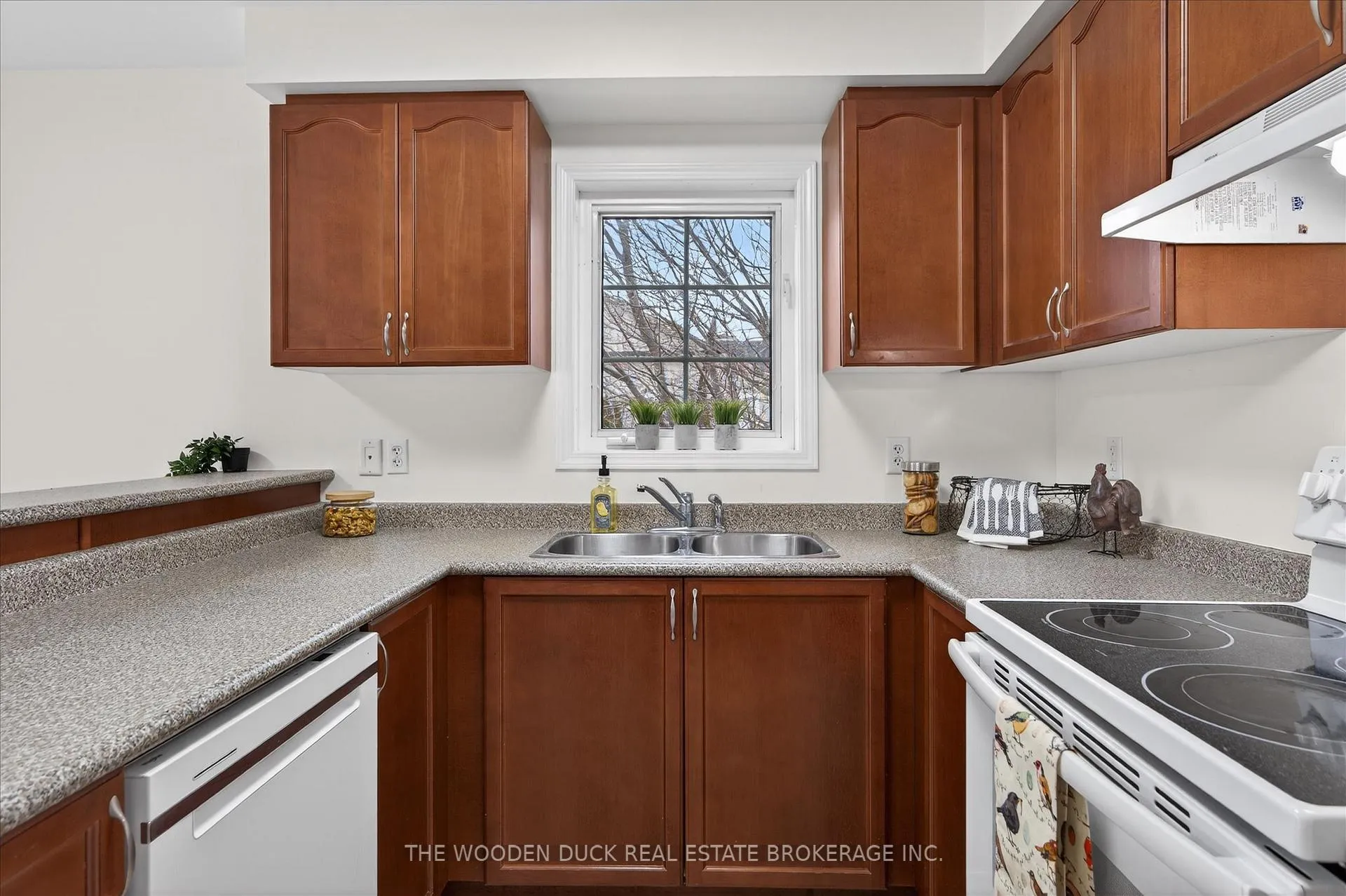 Photo 12 of 204 Evans Drive, Peterborough, Northcrest Ward 5 — HOMEH