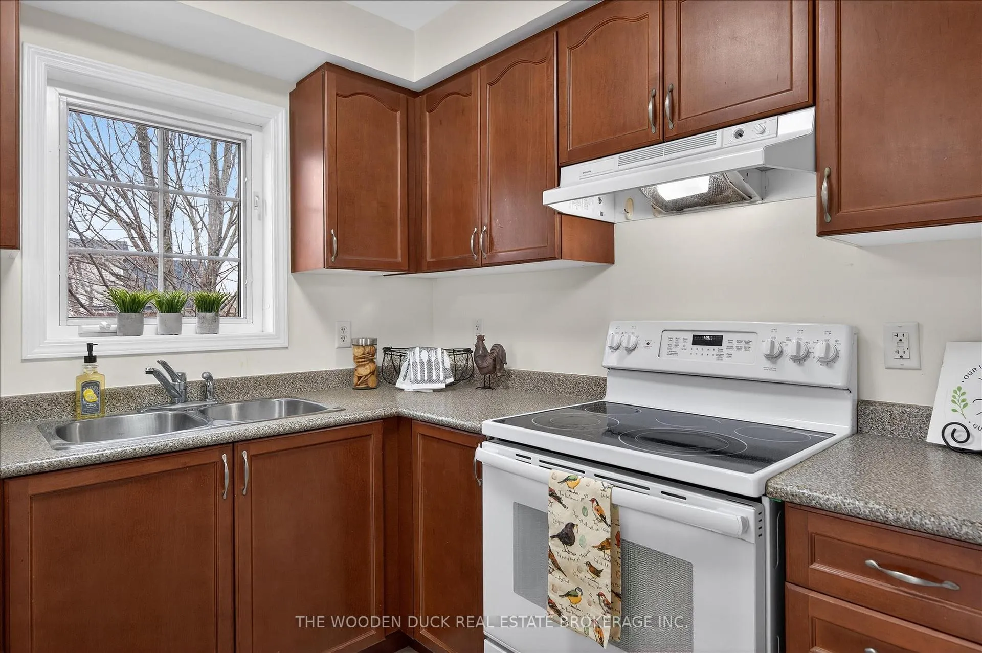 Photo 13 of 204 Evans Drive, Peterborough, Northcrest Ward 5 — HOMEH