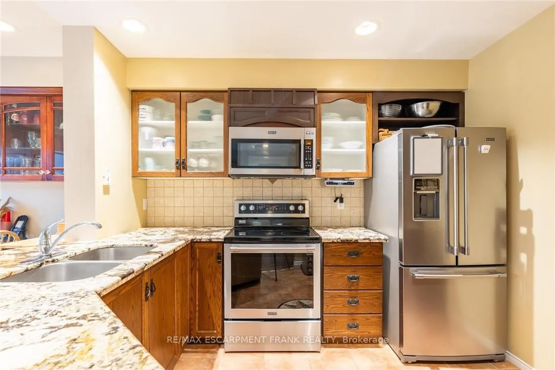 Photo 10 of 78 Foxborough Drive, Hamilton, Ancaster — HOMEH